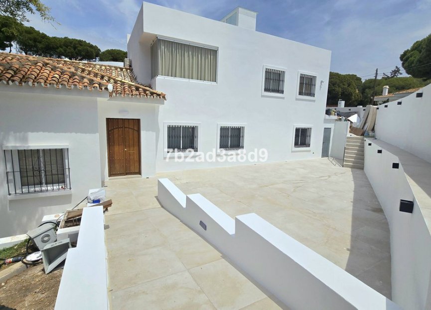 Resale - House - Detached Villa - Marbella - Elviria