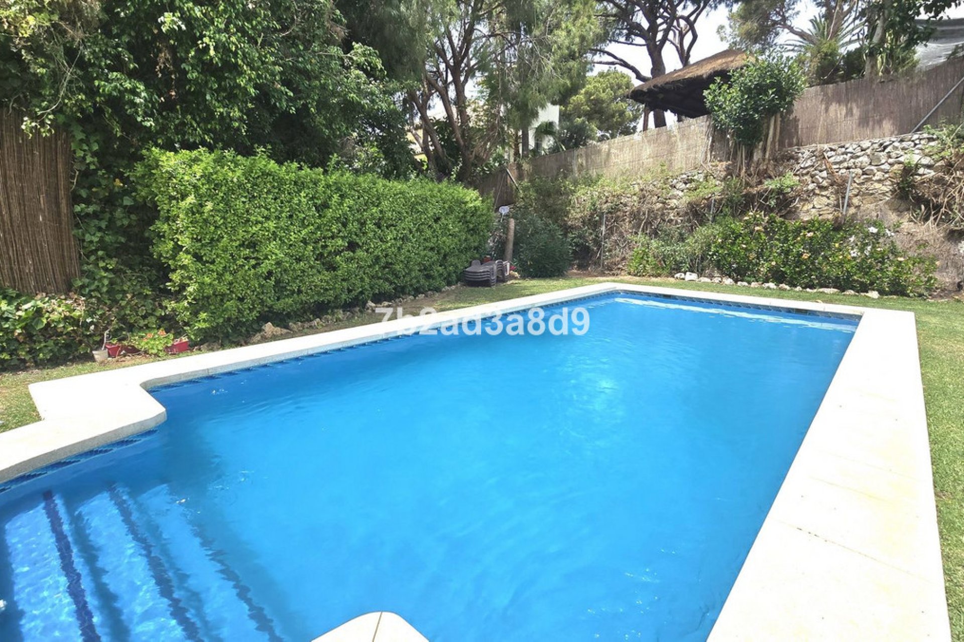 Resale - House - Detached Villa - Marbella - Elviria