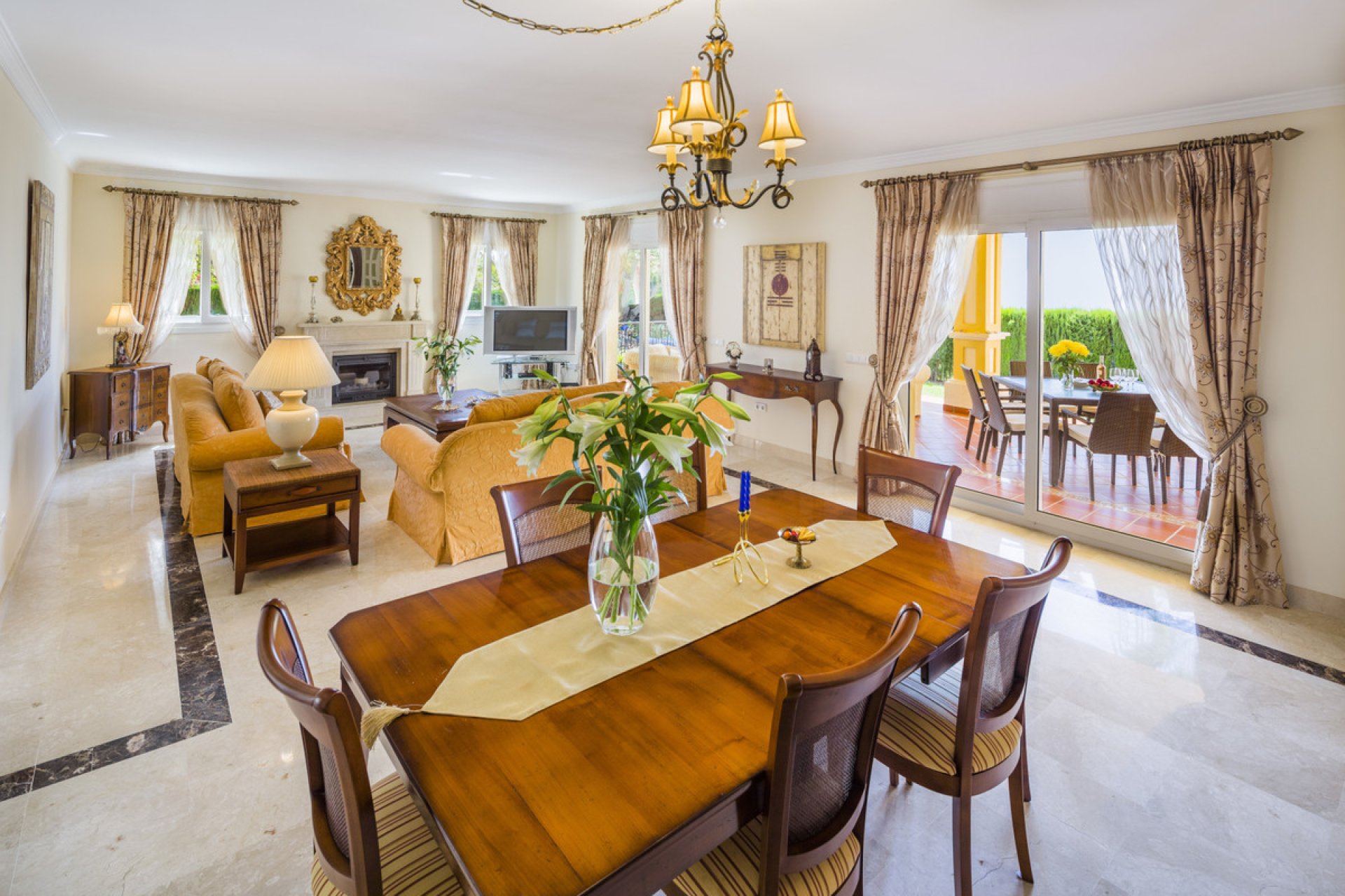 Resale - House - Detached Villa - Marbella - Elviria