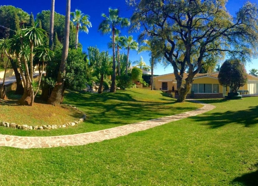 Resale - House - Detached Villa - Marbella - Elviria