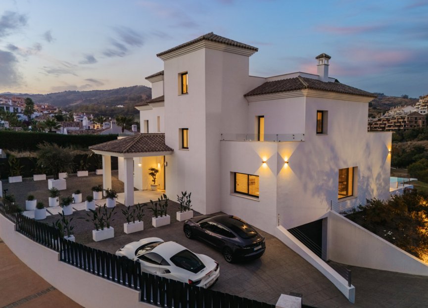 Resale - House - Detached Villa - Marbella - Elviria