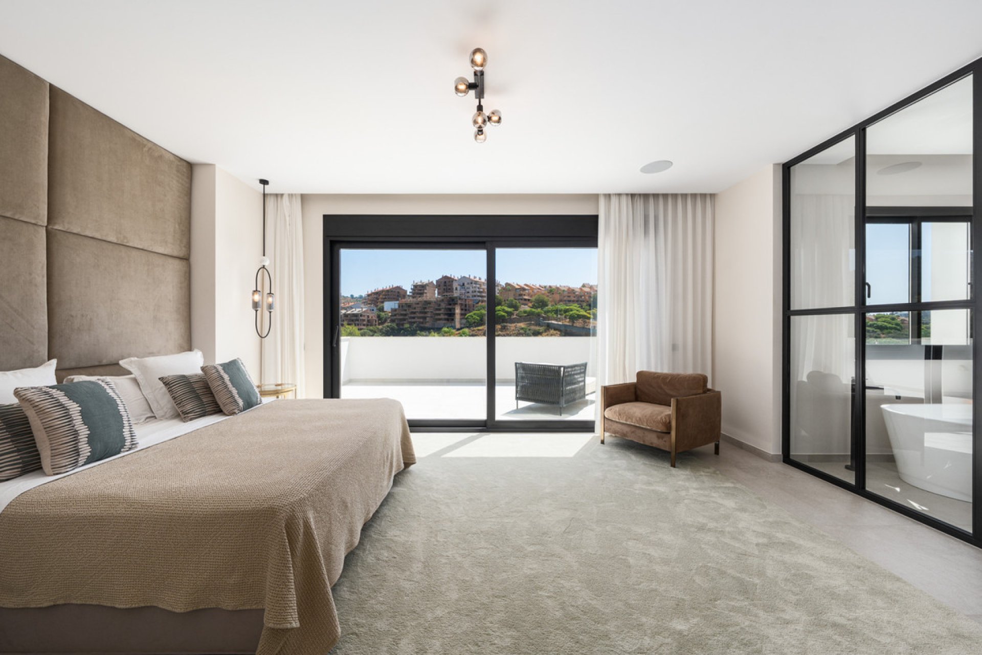 Resale - House - Detached Villa - Marbella - Elviria