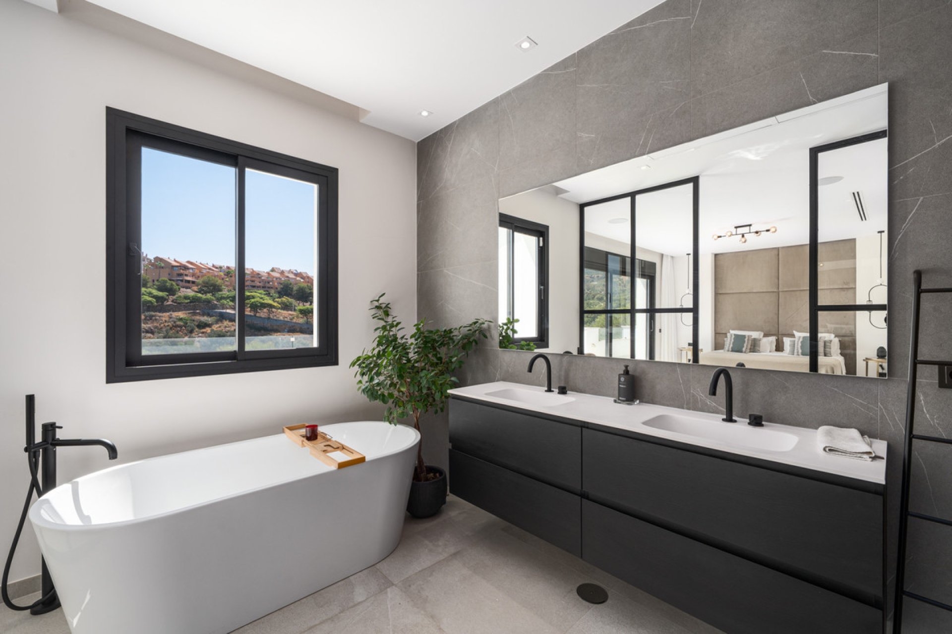 Resale - House - Detached Villa - Marbella - Elviria