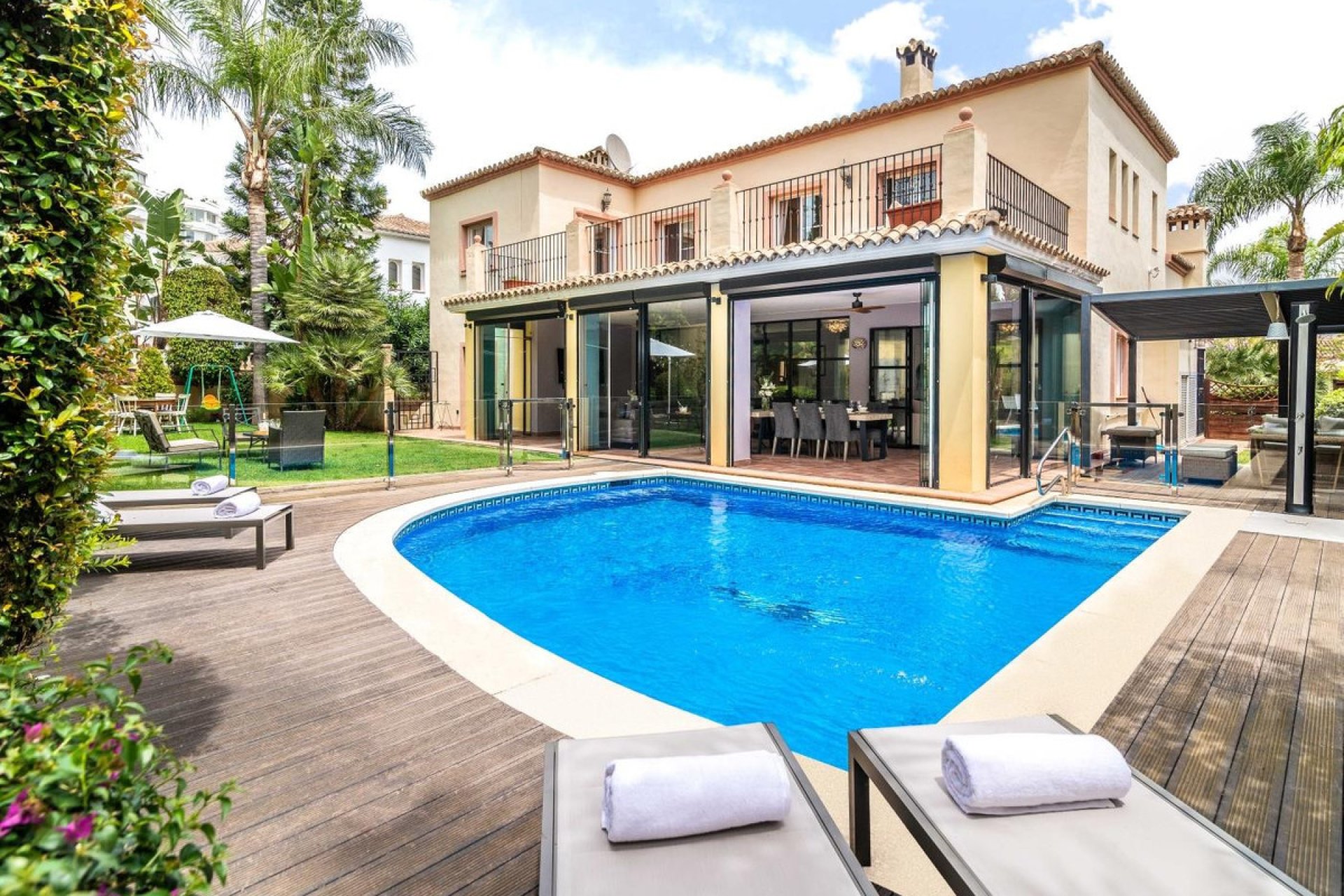 Resale - House - Detached Villa - Marbella - Guadalmina Alta