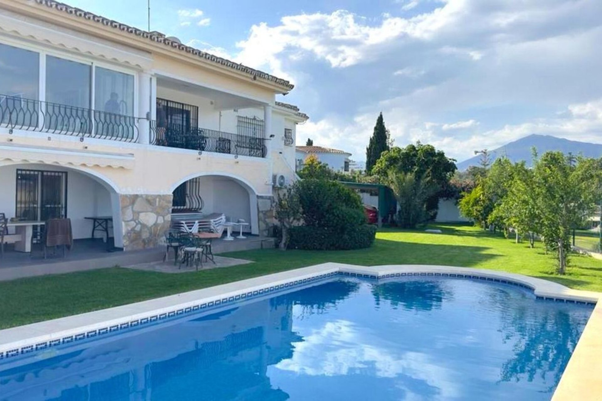 Resale - House - Detached Villa - Marbella - Guadalmina Alta