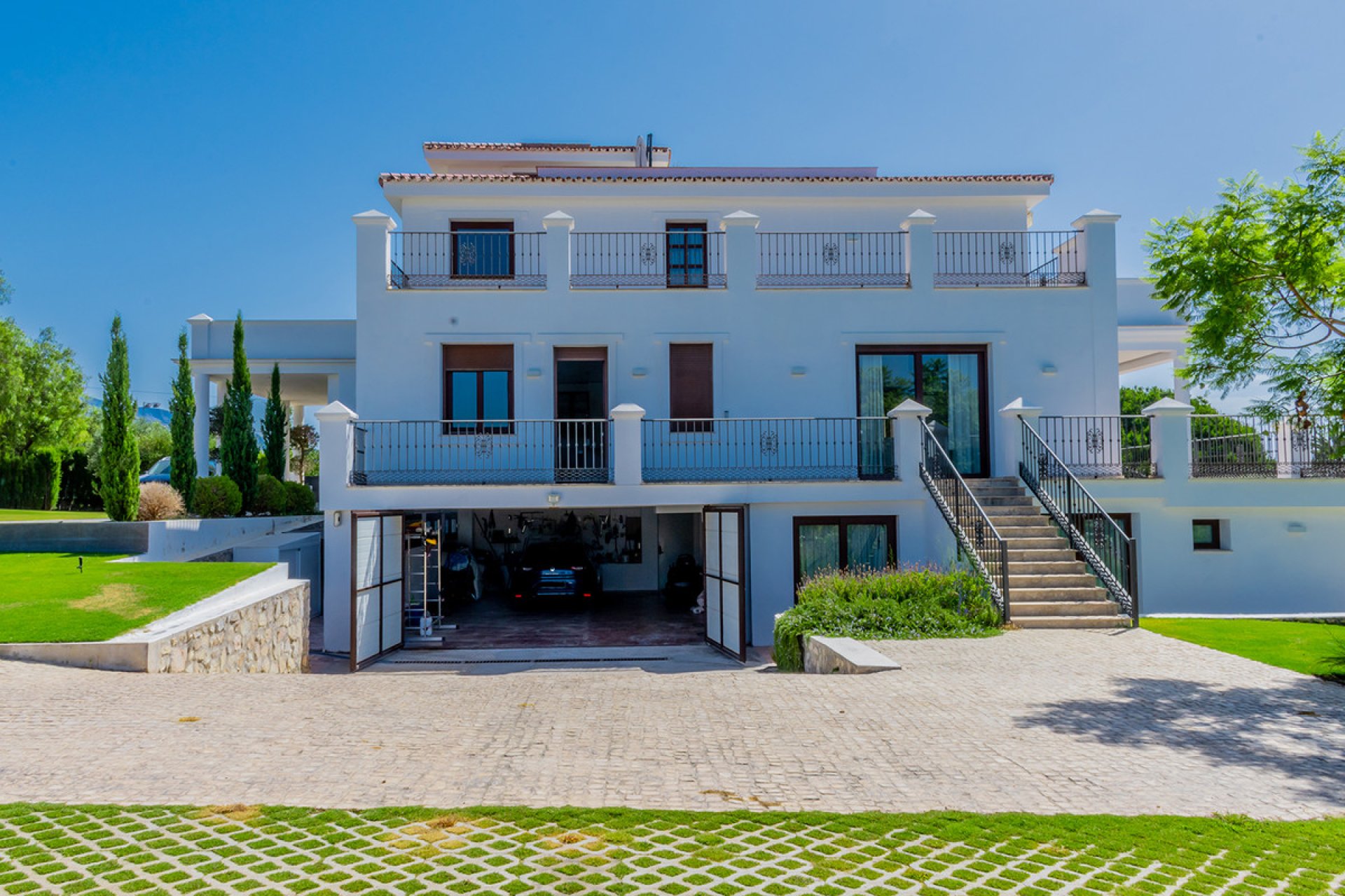 Resale - House - Detached Villa - Marbella - Guadalmina Alta