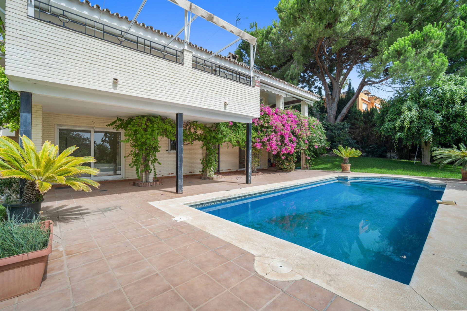 Resale - House - Detached Villa - Marbella - Guadalmina Alta