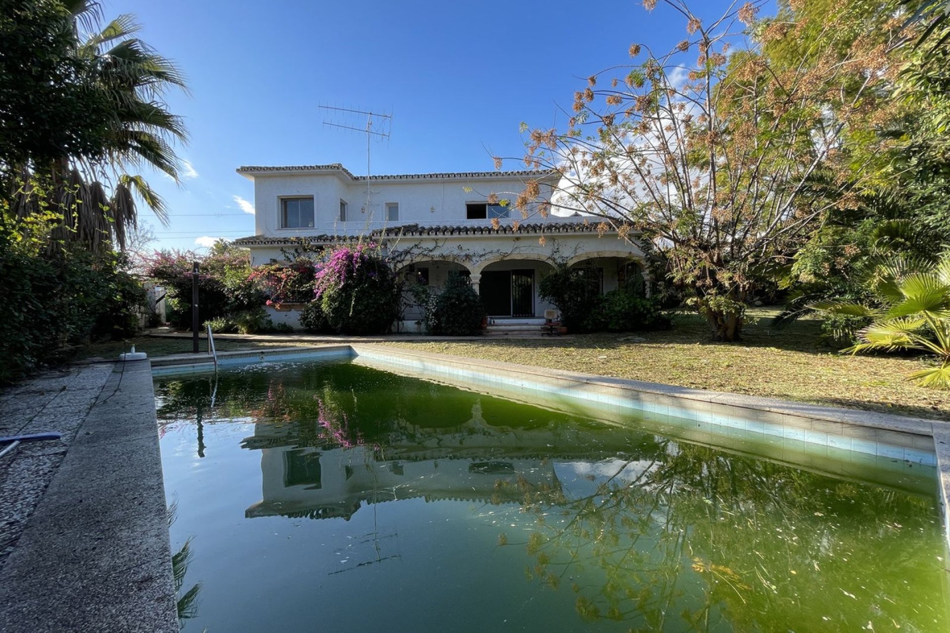 Resale - House - Detached Villa - Marbella - Guadalmina Alta