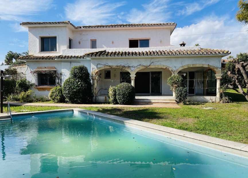 Resale - House - Detached Villa - Marbella - Guadalmina Alta