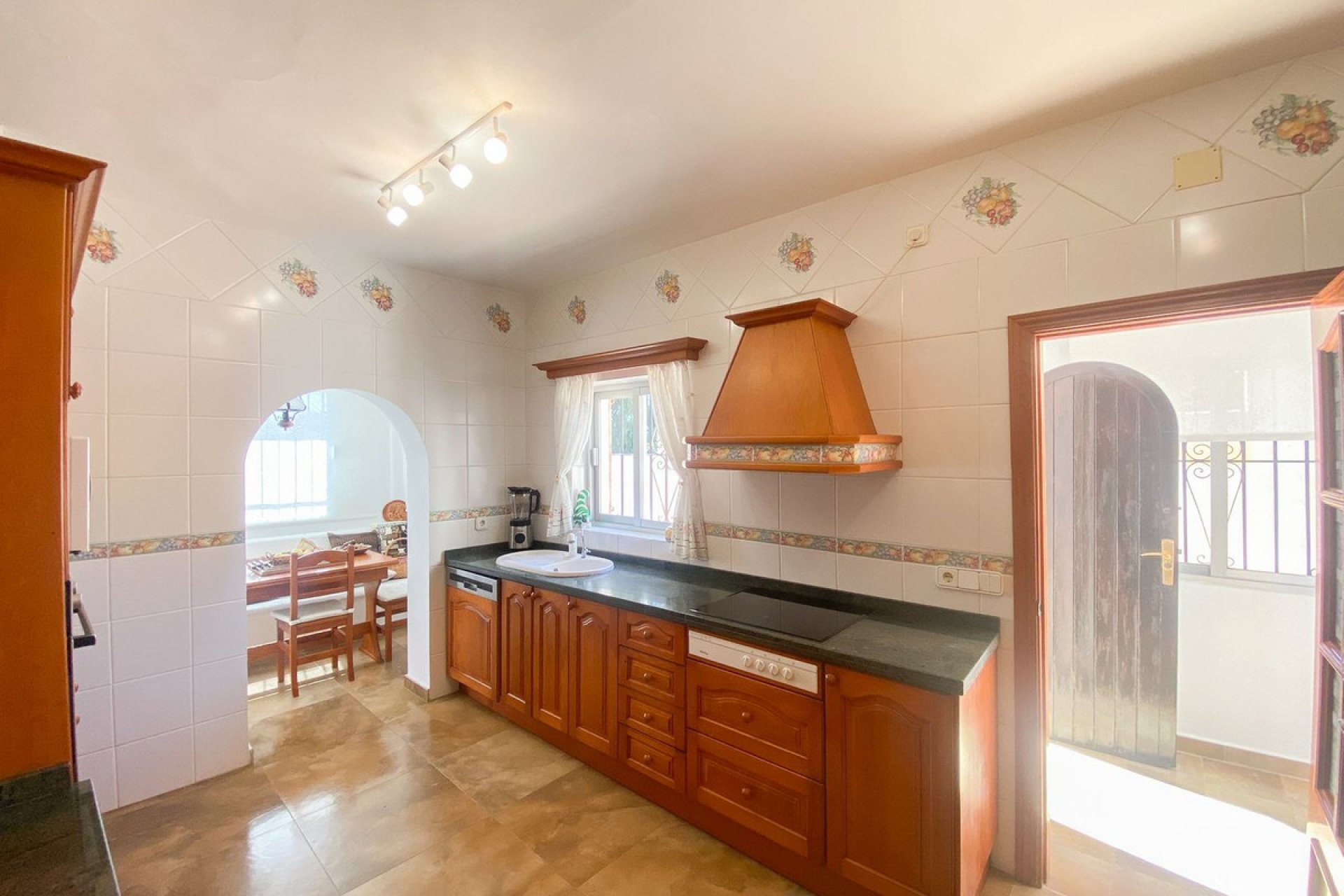 Resale - House - Detached Villa - Marbella - Guadalmina Alta