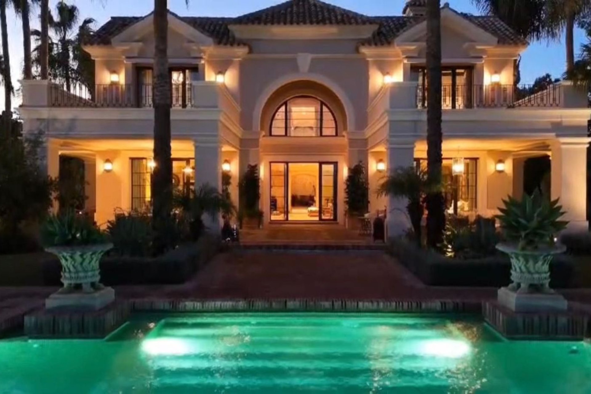 Resale - House - Detached Villa - Marbella - Guadalmina Baja