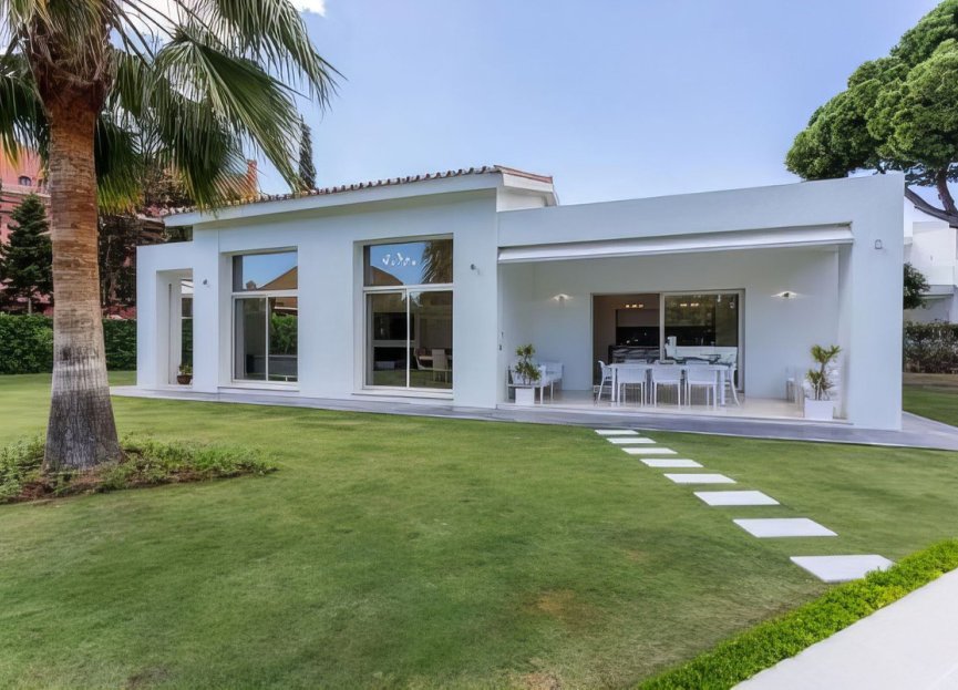 Resale - House - Detached Villa - Marbella - Guadalmina Baja