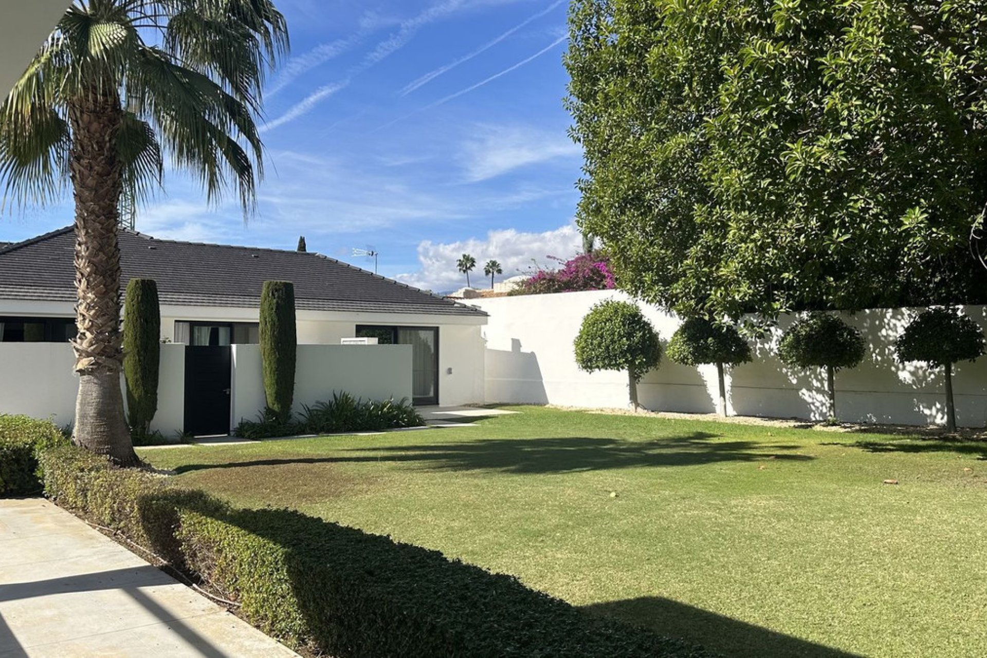 Resale - House - Detached Villa - Marbella - Guadalmina Baja