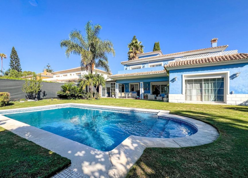 Resale - House - Detached Villa - Marbella - Guadalmina Baja