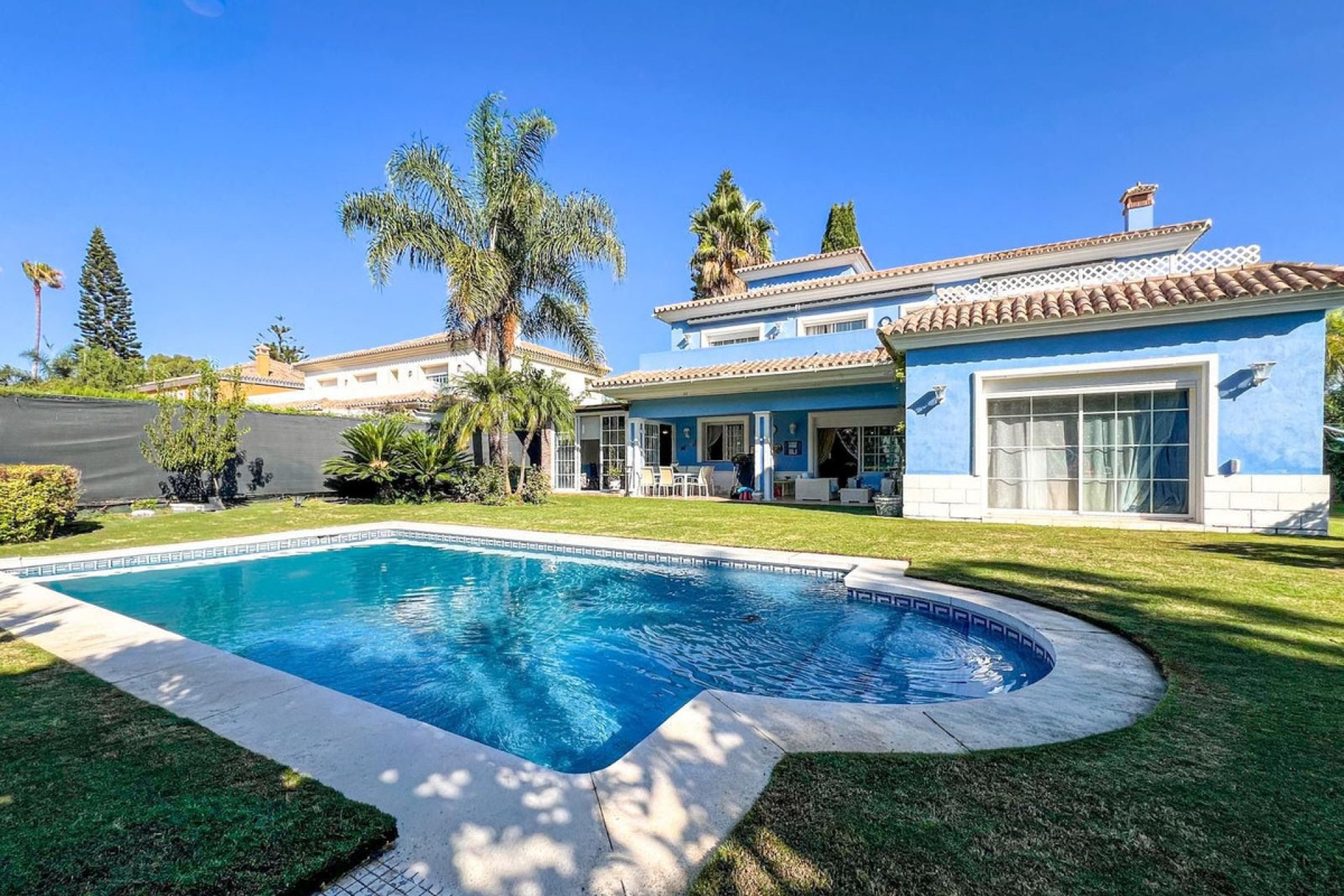 Resale - House - Detached Villa - Marbella - Guadalmina Baja