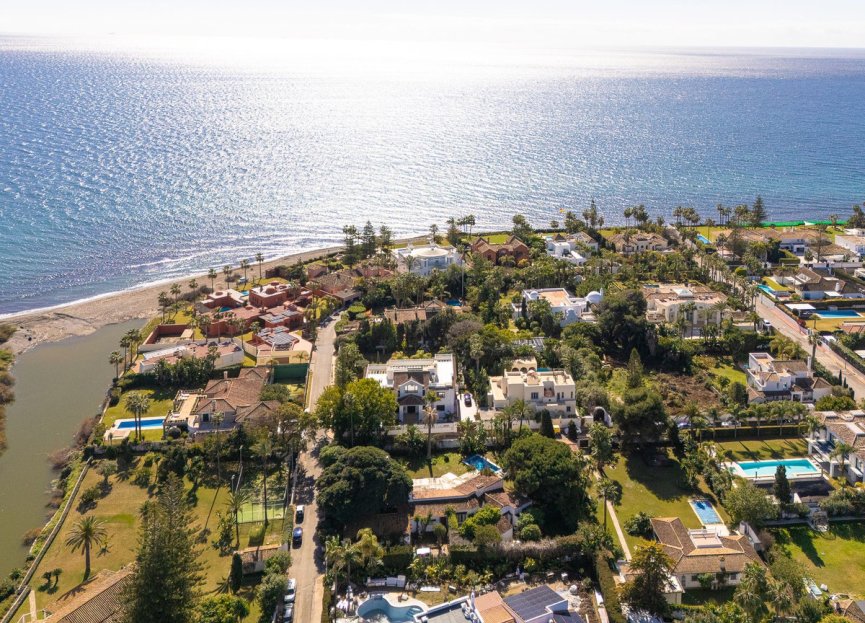 Resale - House - Detached Villa - Marbella - Guadalmina Baja