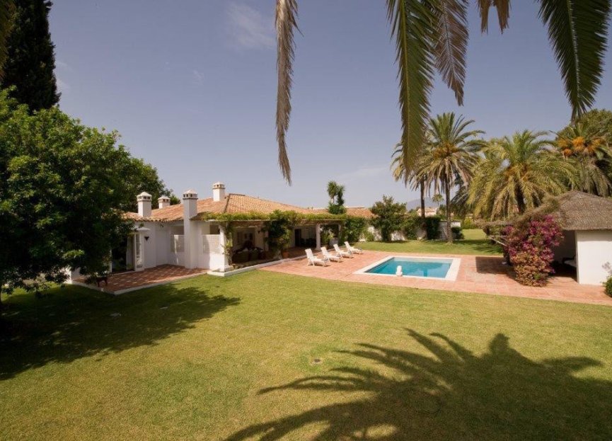 Resale - House - Detached Villa - Marbella - Guadalmina Baja