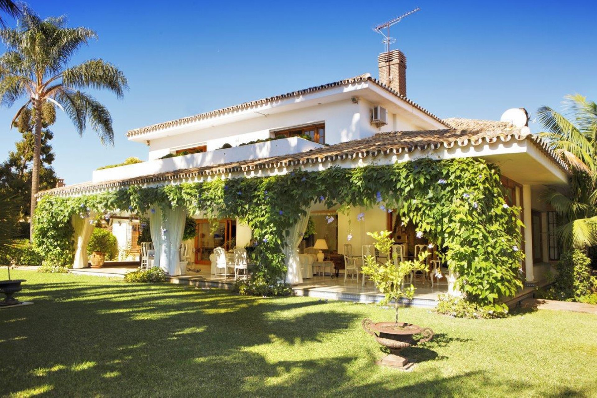 Resale - House - Detached Villa - Marbella - Guadalmina Baja