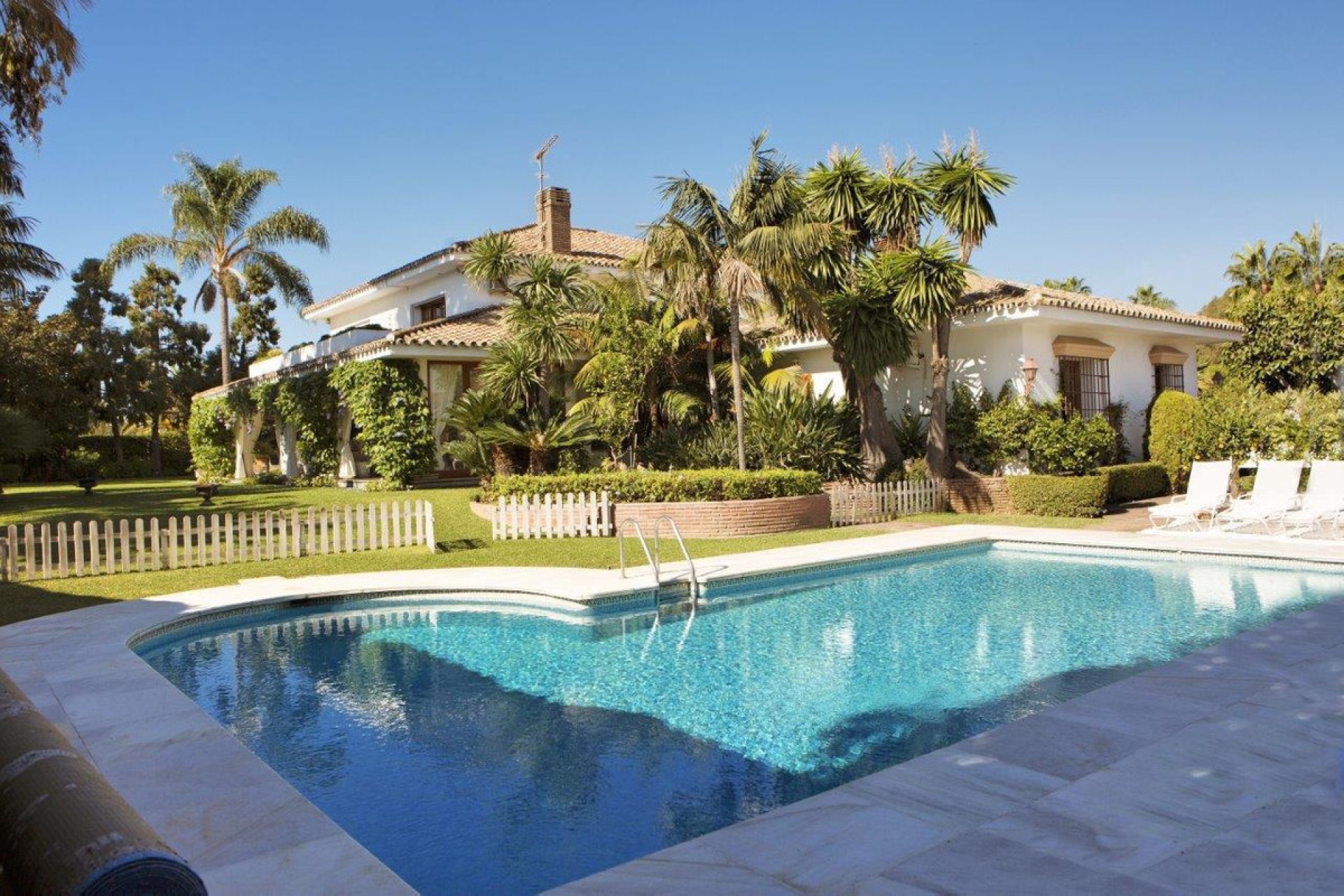 Resale - House - Detached Villa - Marbella - Guadalmina Baja