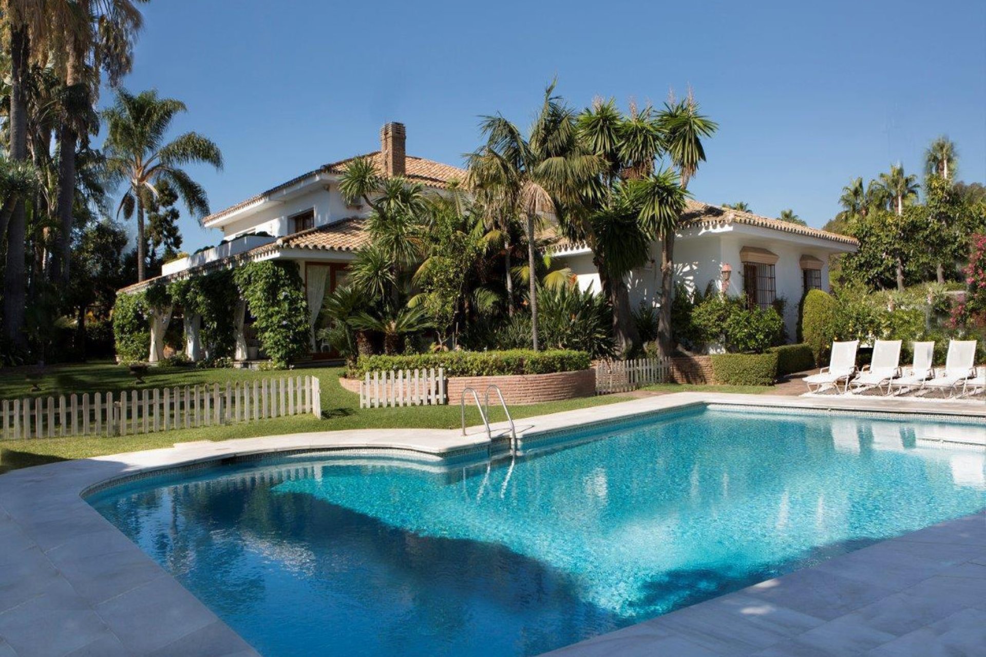 Resale - House - Detached Villa - Marbella - Guadalmina Baja