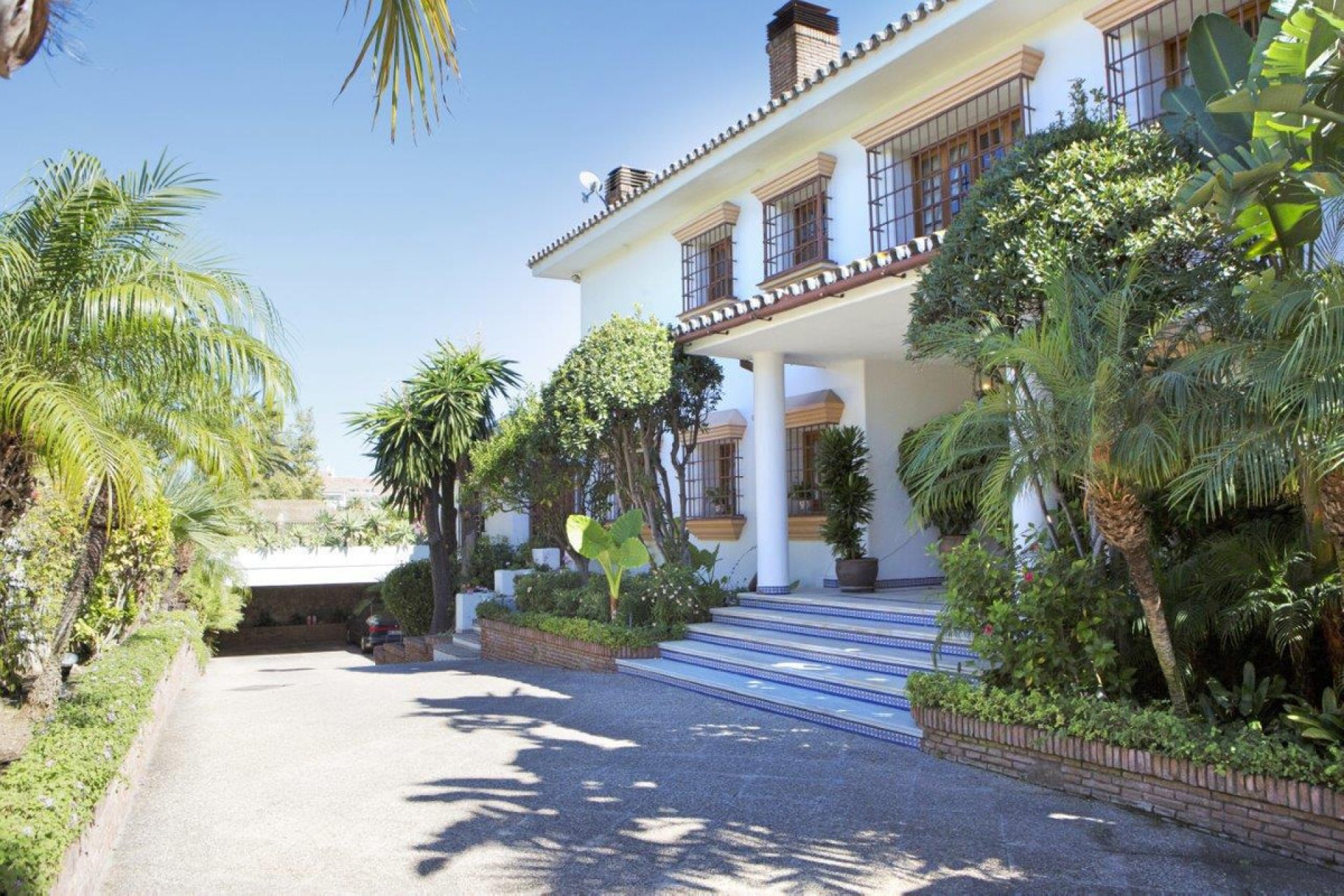 Resale - House - Detached Villa - Marbella - Guadalmina Baja