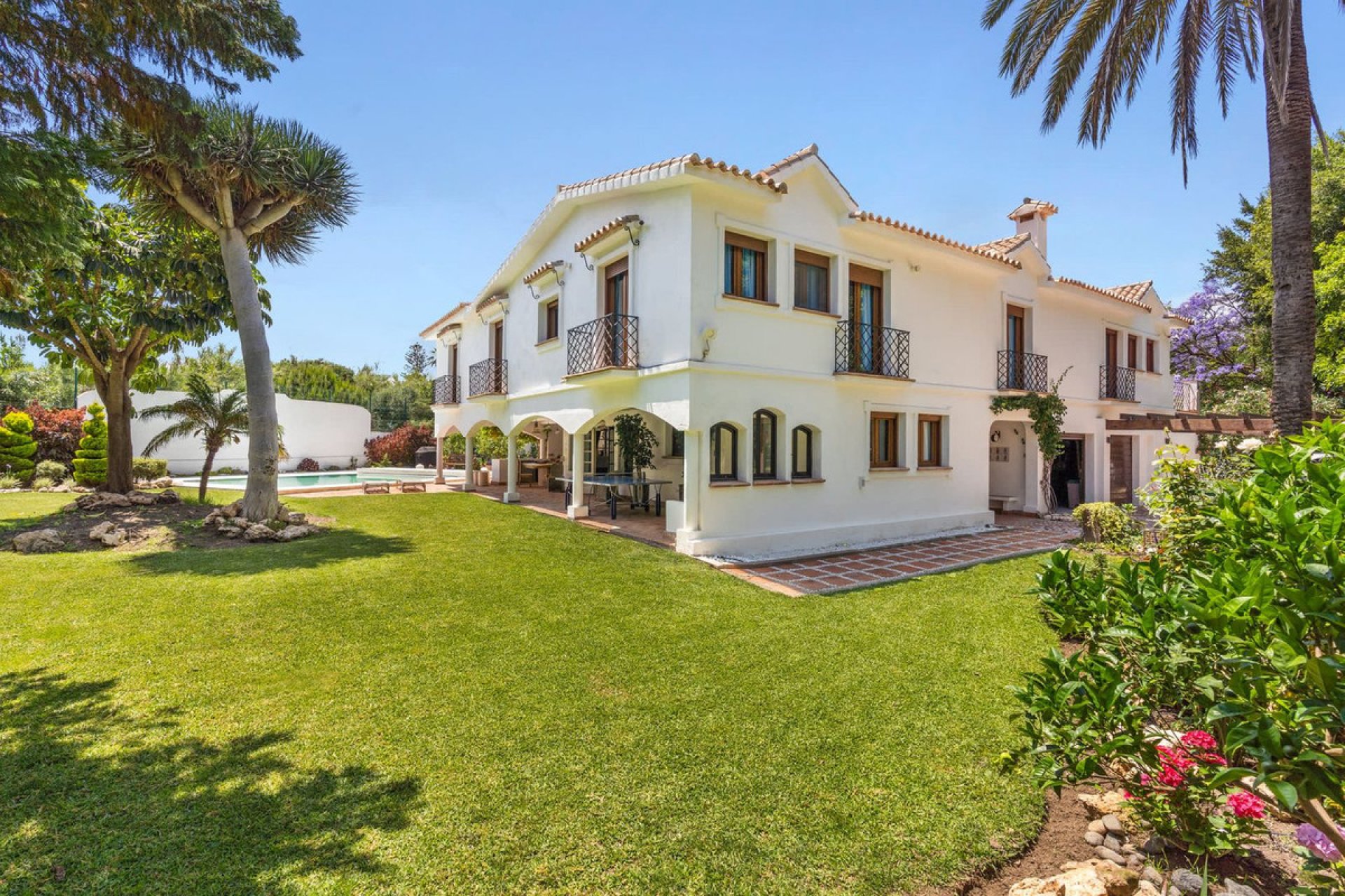 Resale - House - Detached Villa - Marbella - Guadalmina Baja