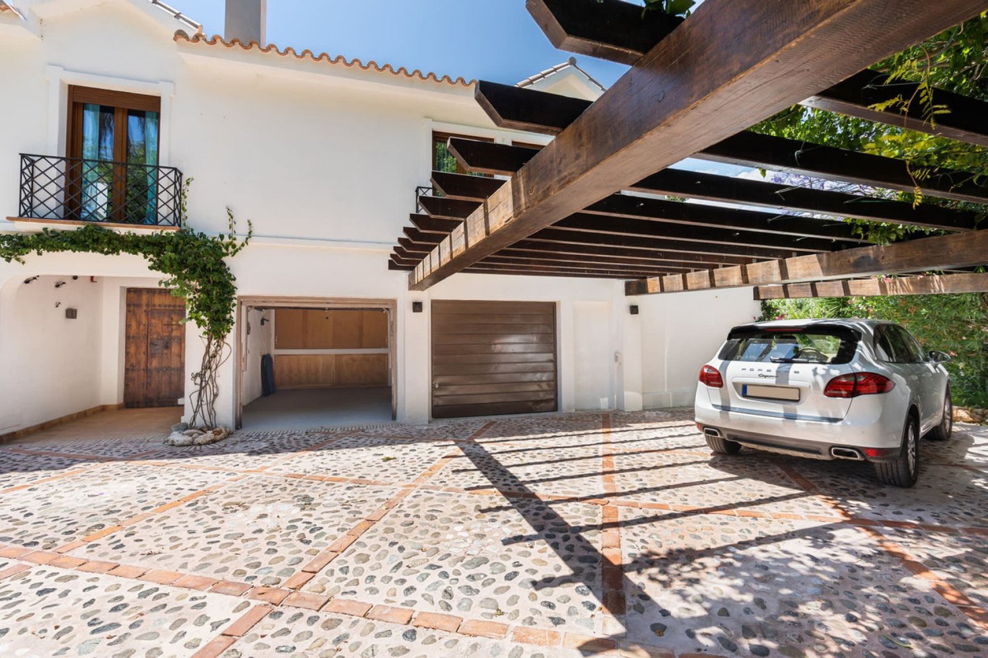 Resale - House - Detached Villa - Marbella - Guadalmina Baja