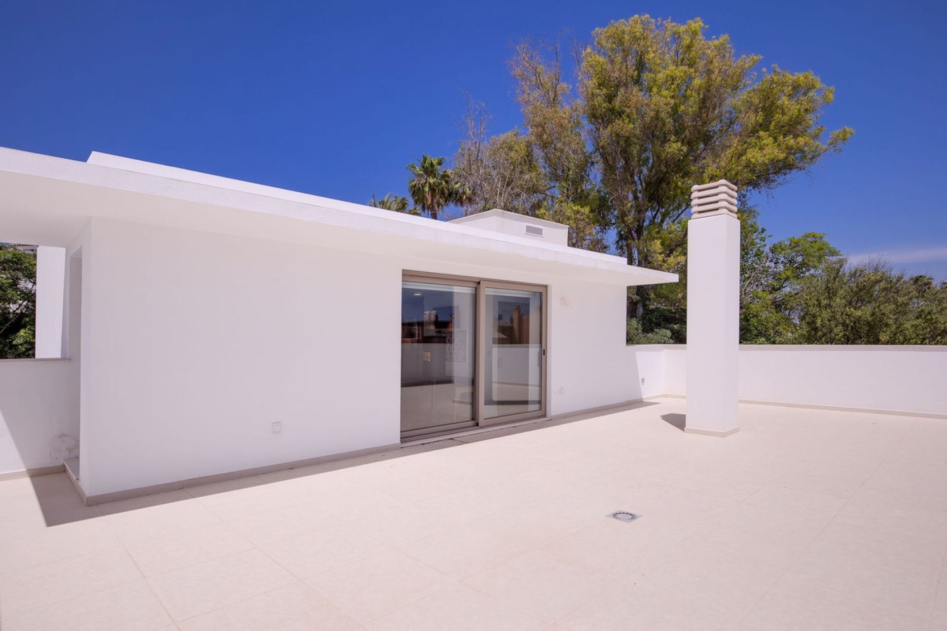 Resale - House - Detached Villa - Marbella - Guadalmina Baja