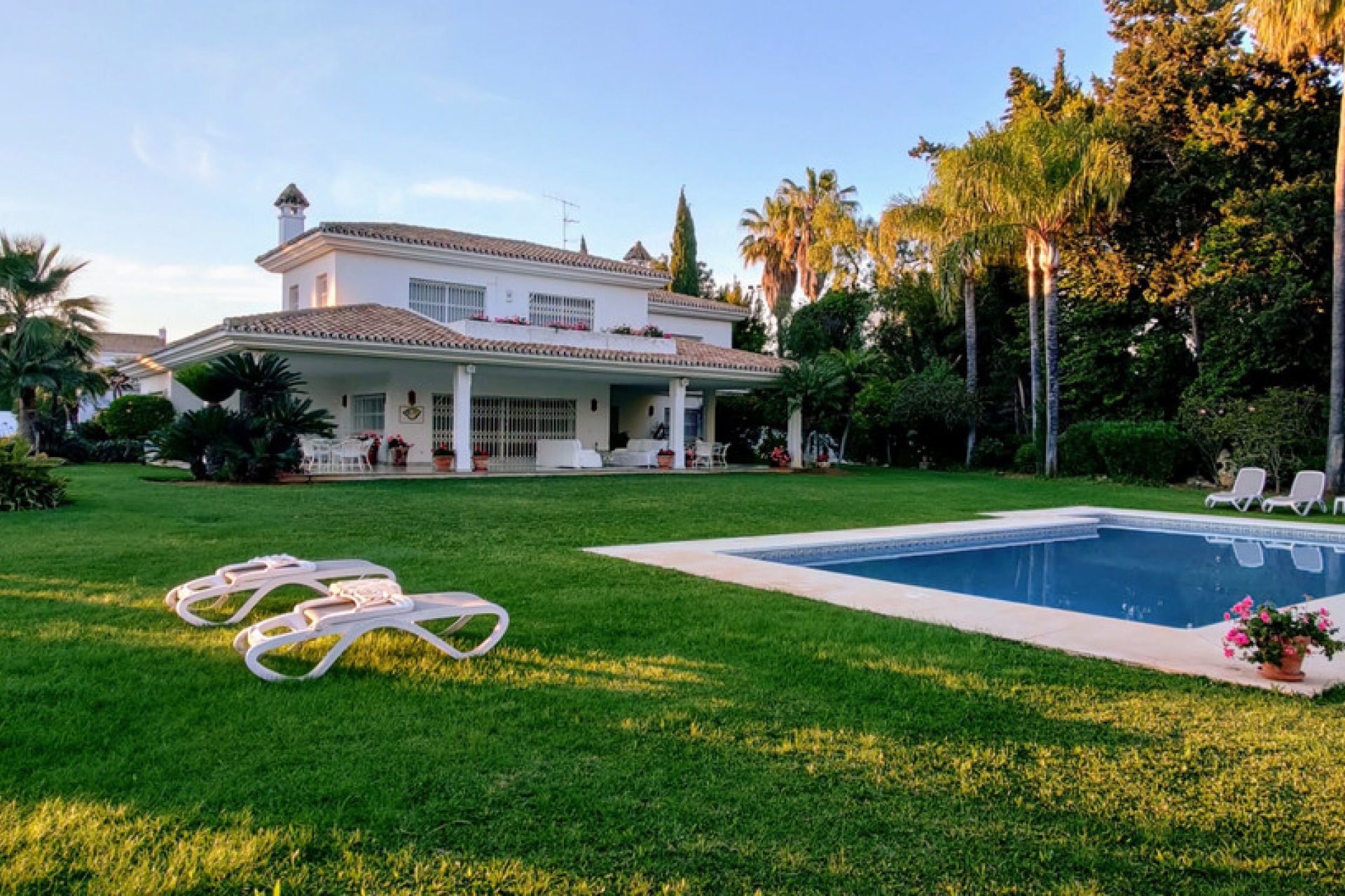 Resale - House - Detached Villa - Marbella - Guadalmina Baja