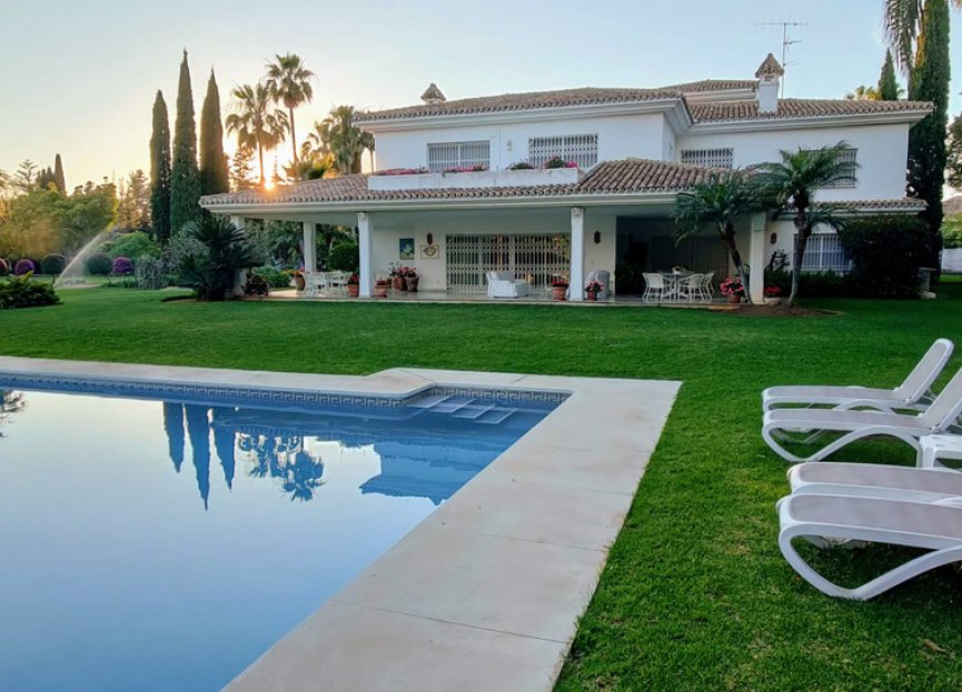 Resale - House - Detached Villa - Marbella - Guadalmina Baja