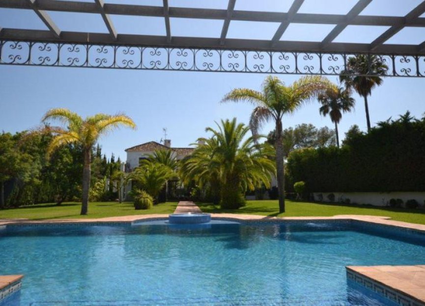 Resale - House - Detached Villa - Marbella - Guadalmina Baja