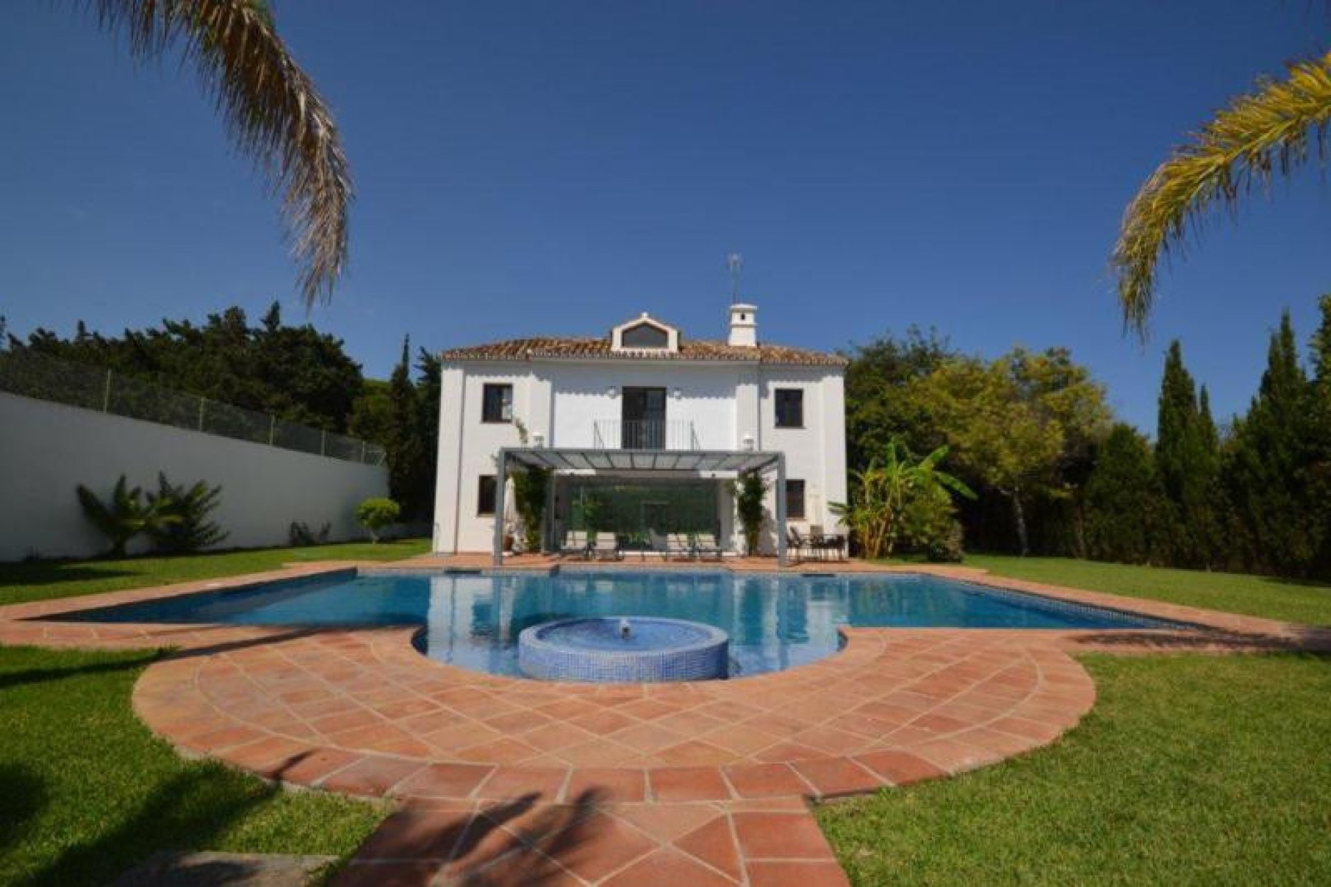 Resale - House - Detached Villa - Marbella - Guadalmina Baja