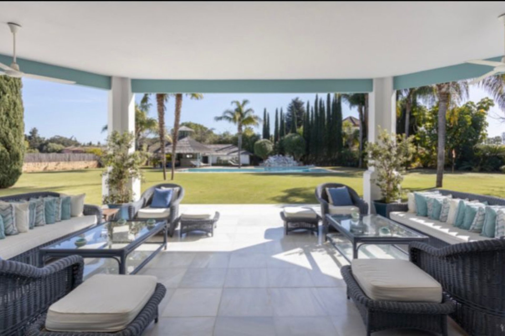 Resale - House - Detached Villa - Marbella - Guadalmina Baja