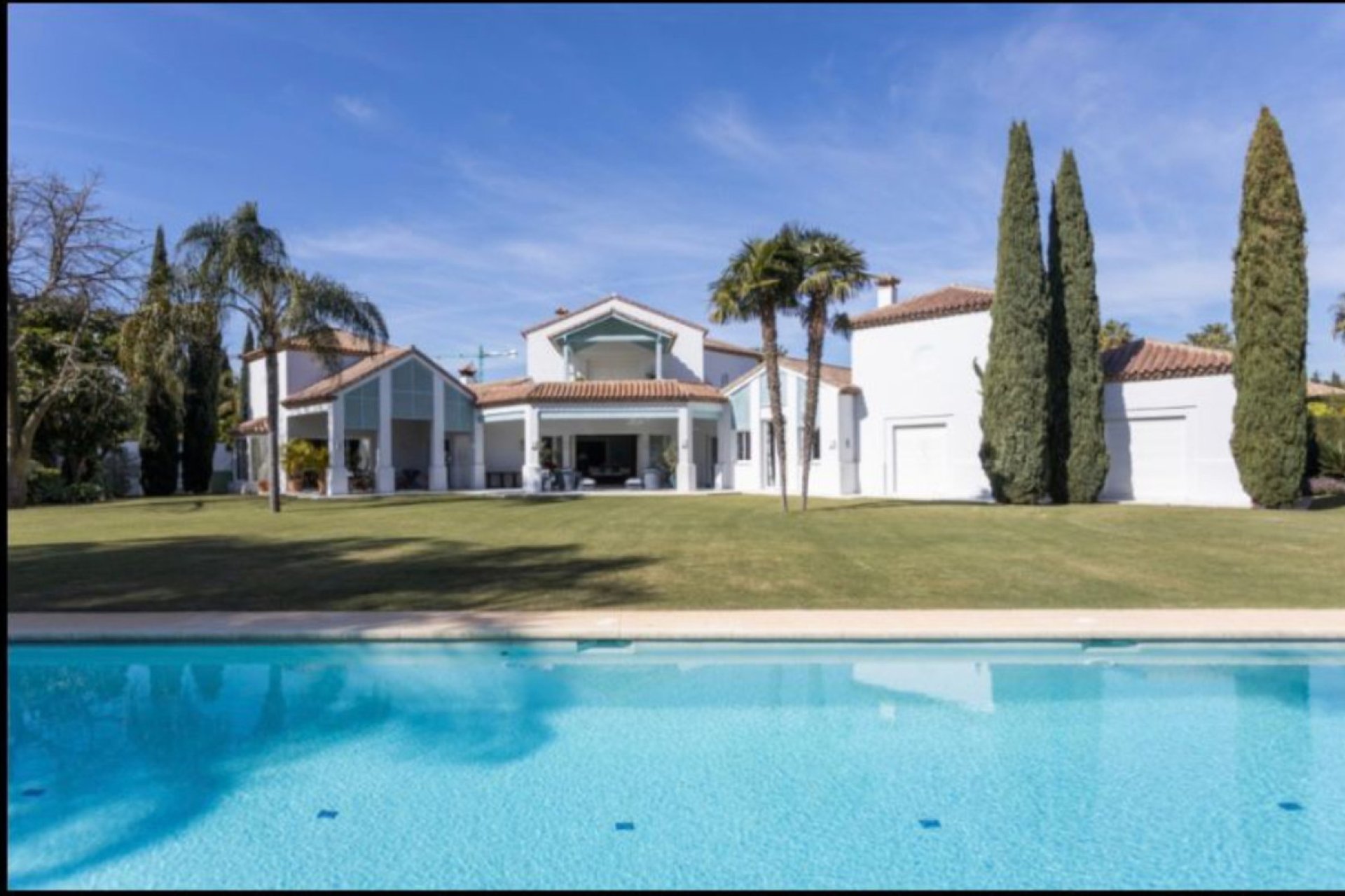 Resale - House - Detached Villa - Marbella - Guadalmina Baja