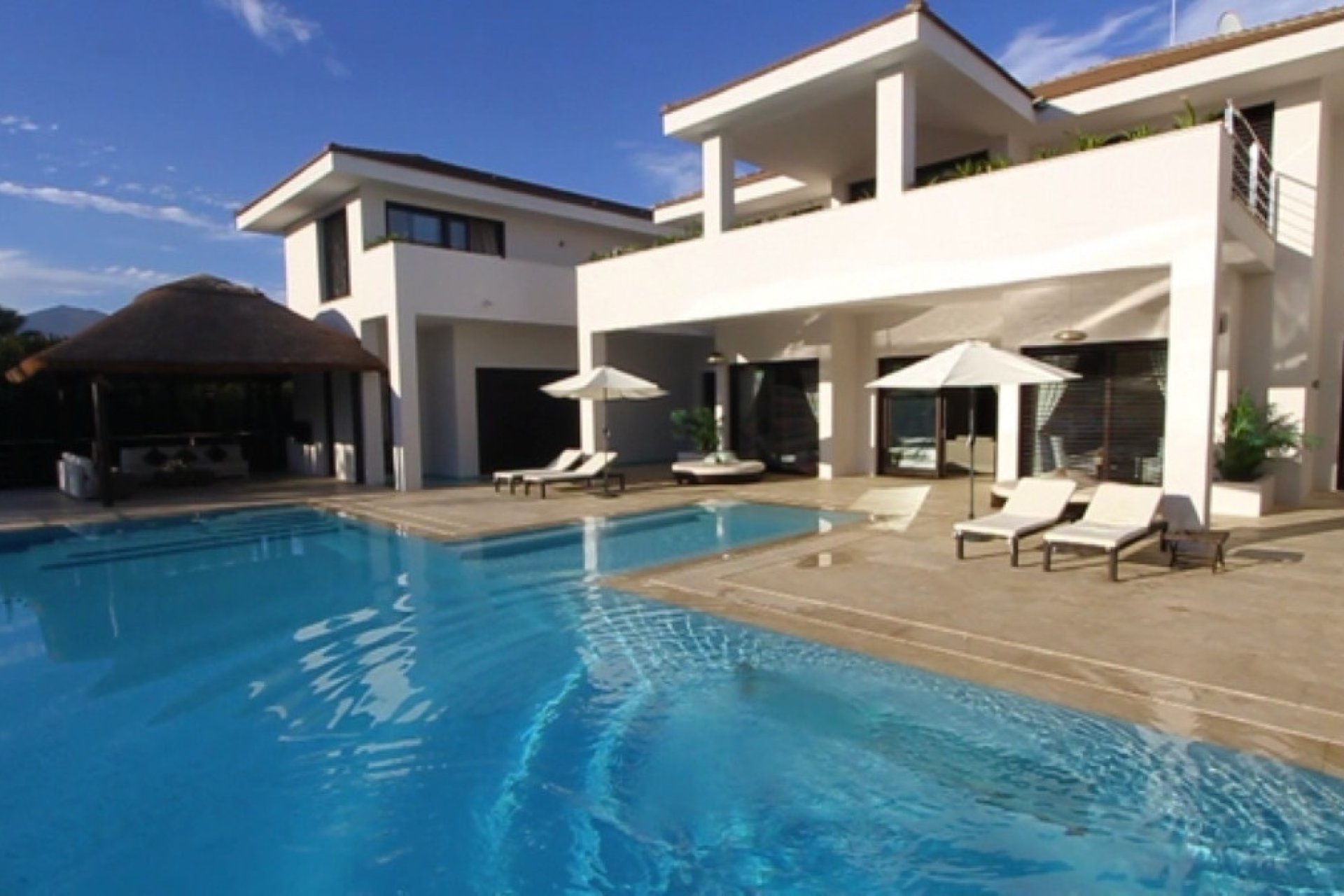 Resale - House - Detached Villa - Marbella - Guadalmina Baja