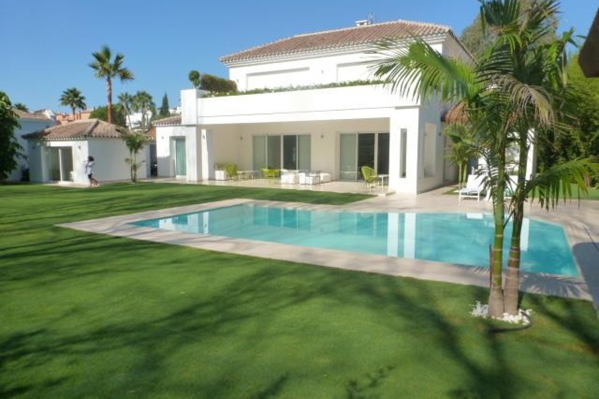 Resale - House - Detached Villa - Marbella - Guadalmina Baja