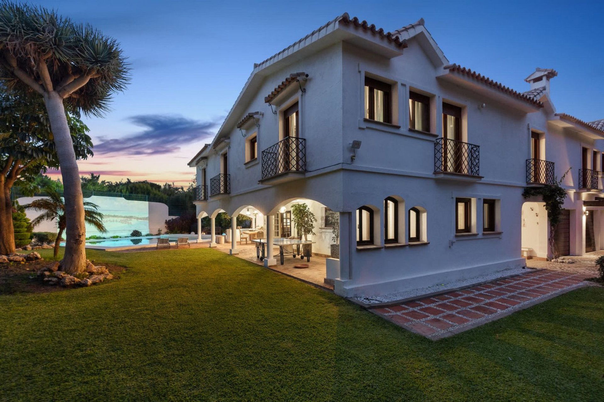 Resale - House - Detached Villa - Marbella - Guadalmina Baja