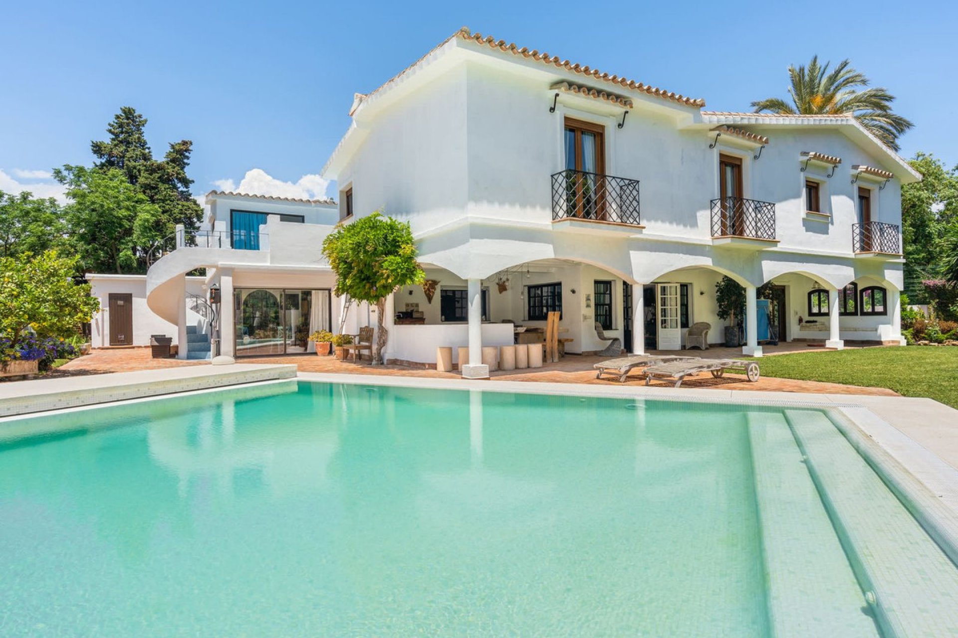 Resale - House - Detached Villa - Marbella - Guadalmina Baja