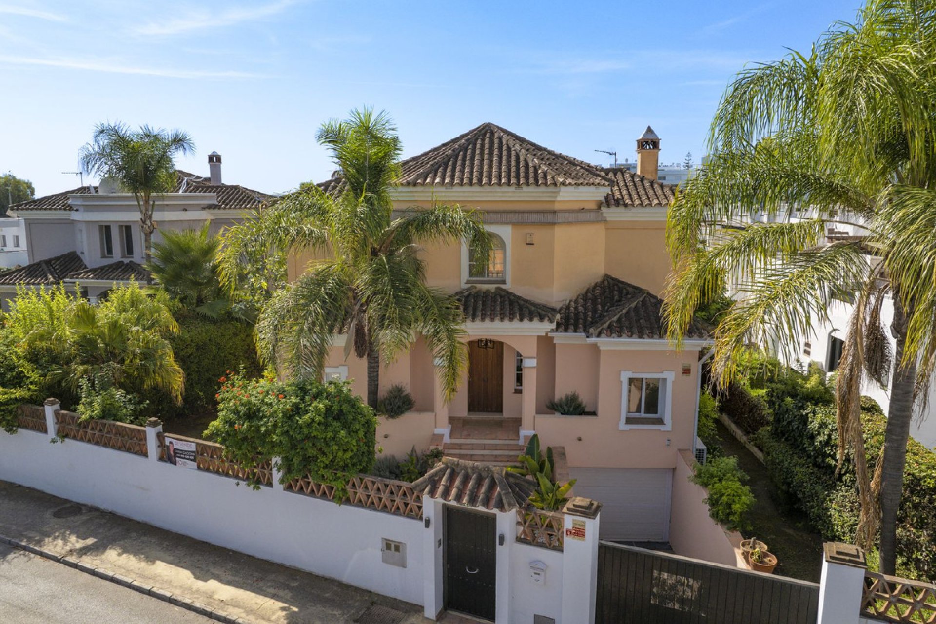 Resale - House - Detached Villa - Marbella - Guadalmina Baja