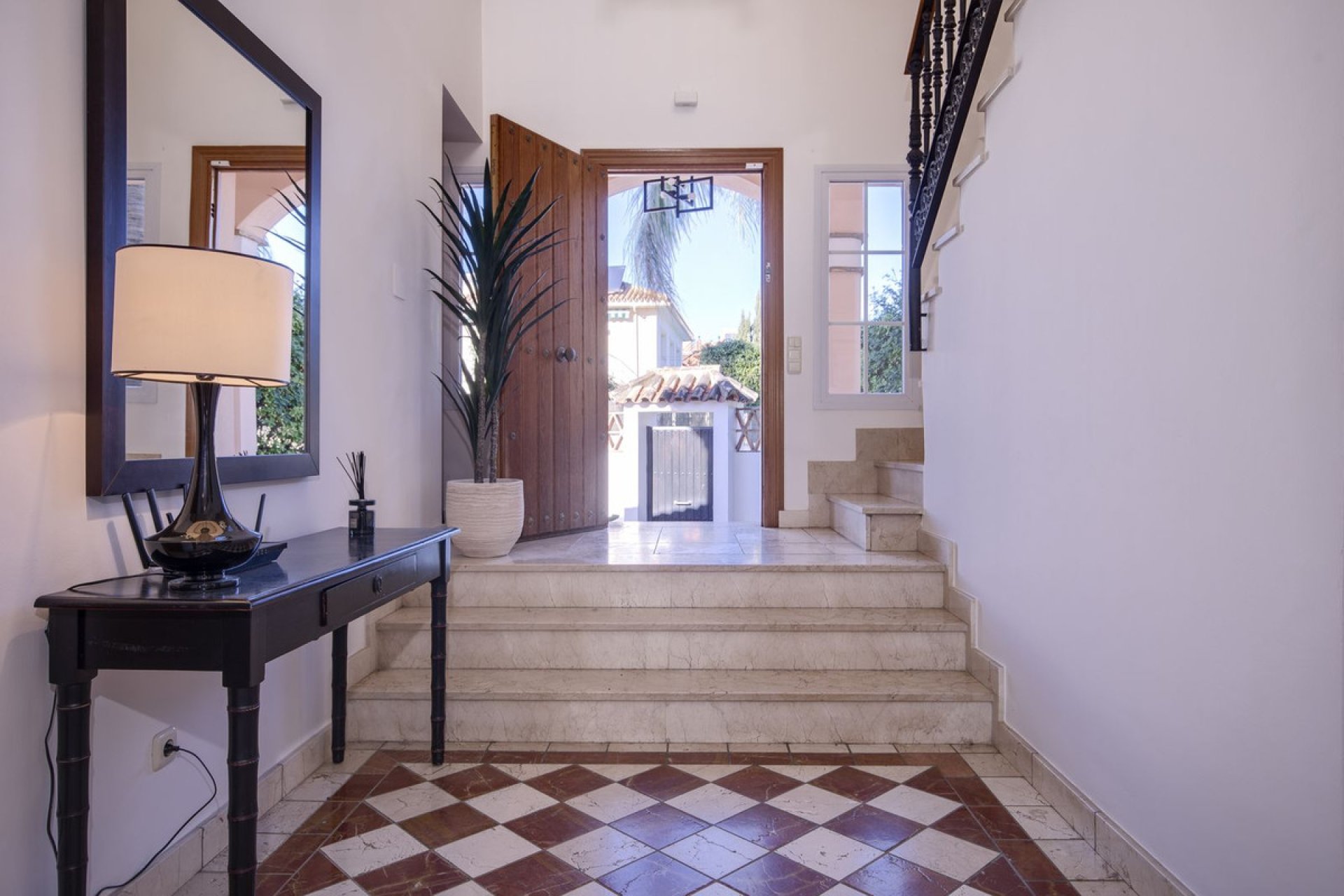 Resale - House - Detached Villa - Marbella - Guadalmina Baja