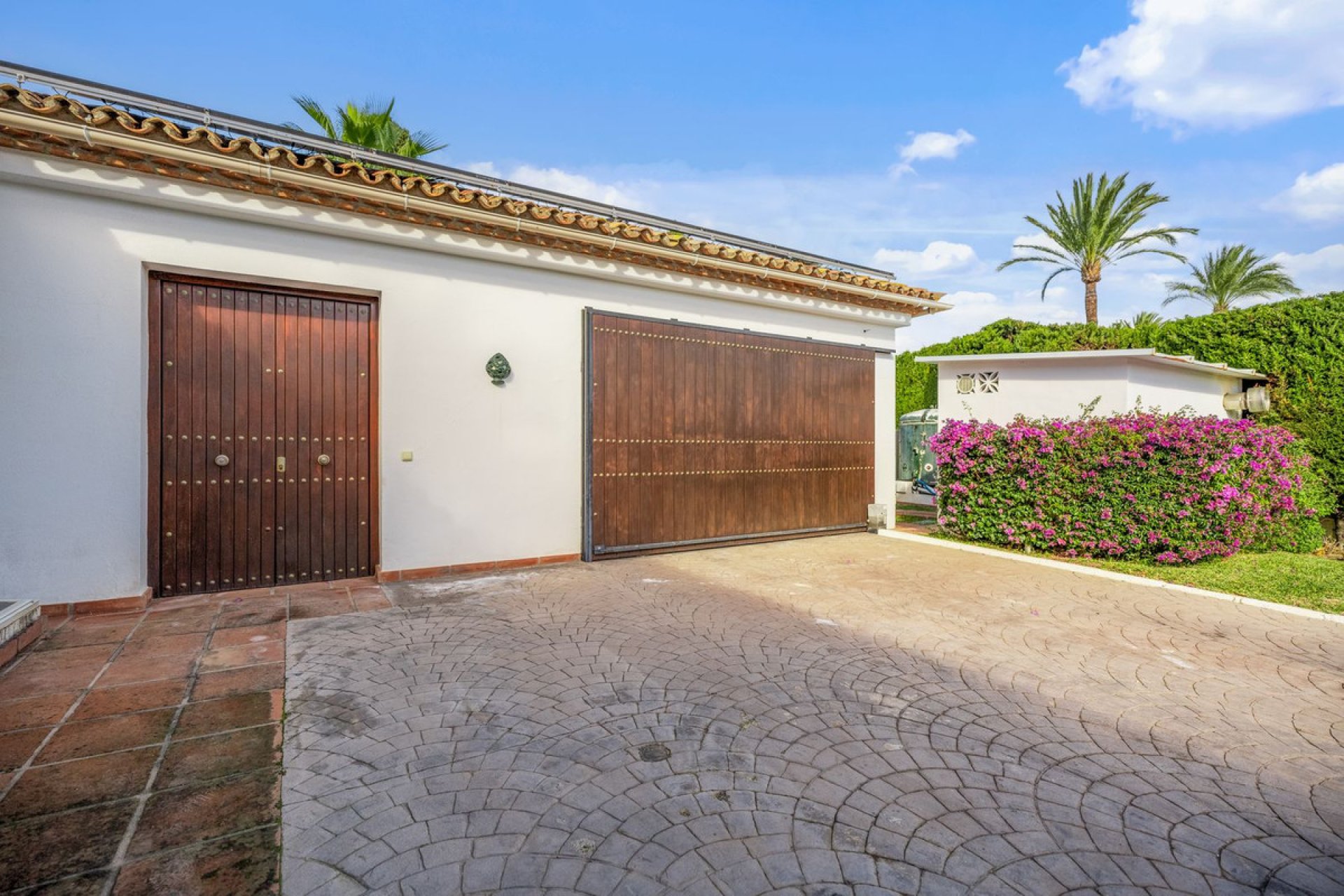 Resale - House - Detached Villa - Marbella - Guadalmina Baja