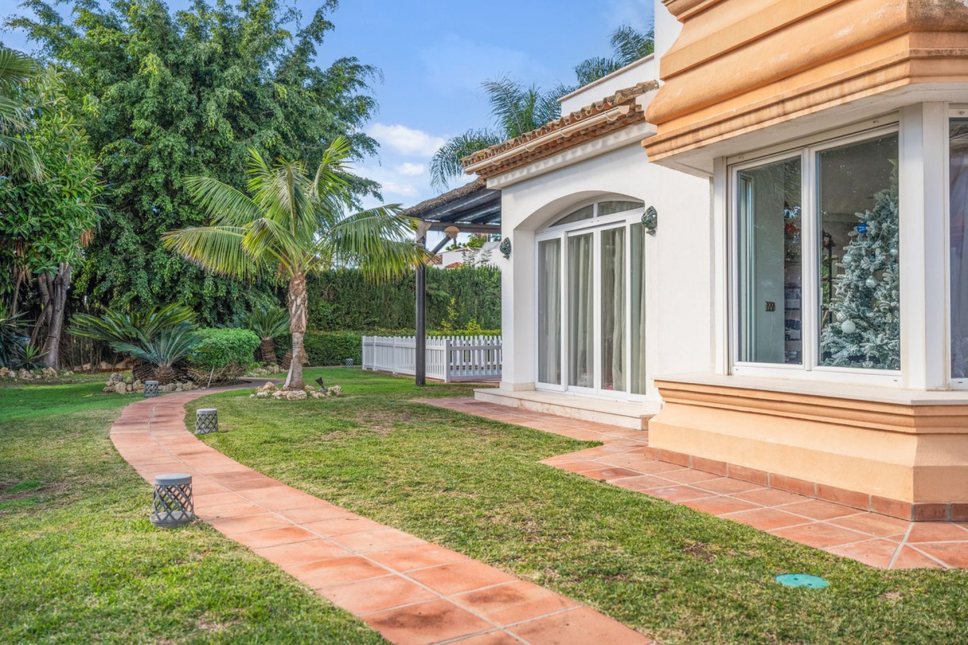 Resale - House - Detached Villa - Marbella - Guadalmina Baja