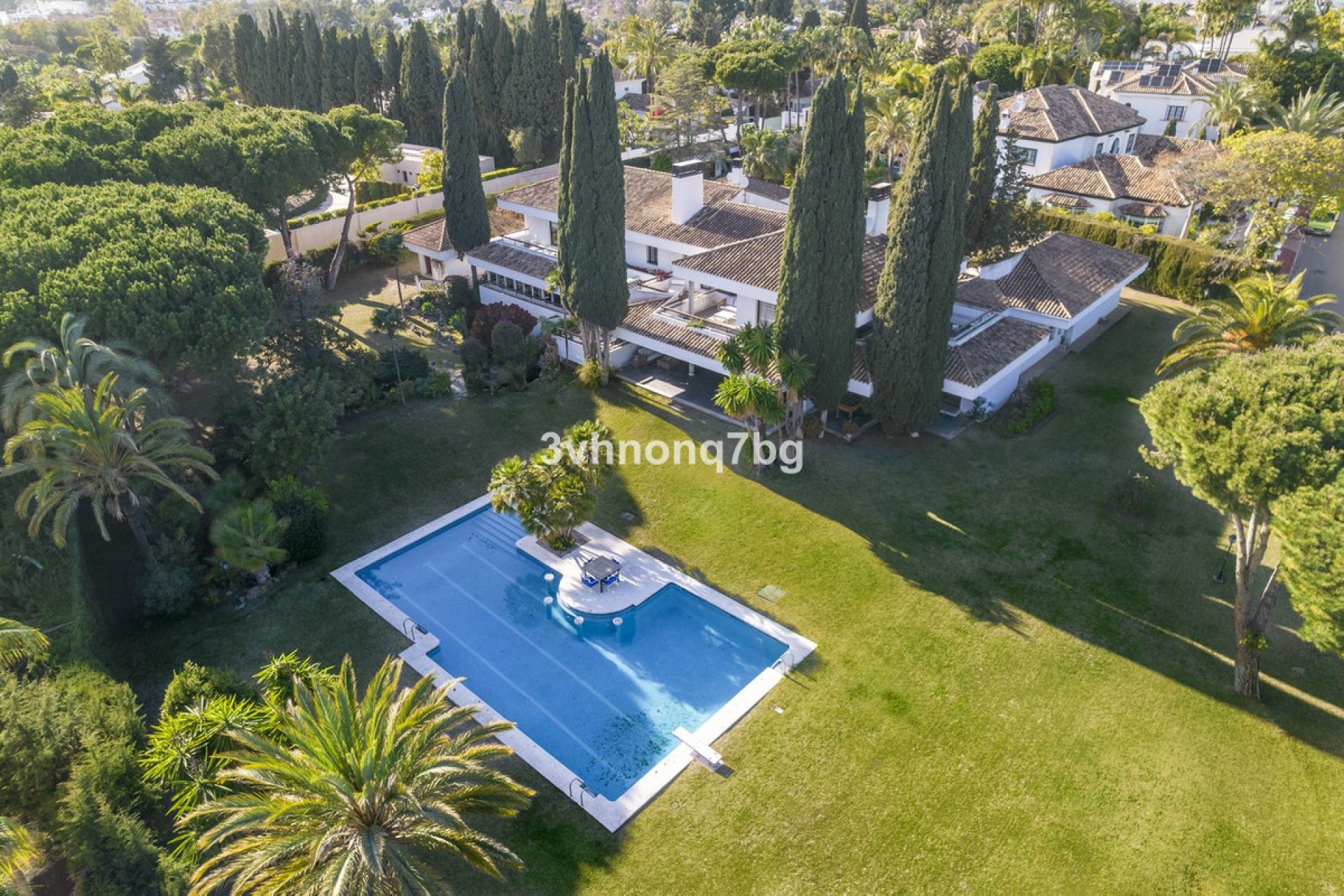 Resale - House - Detached Villa - Marbella - Guadalmina Baja