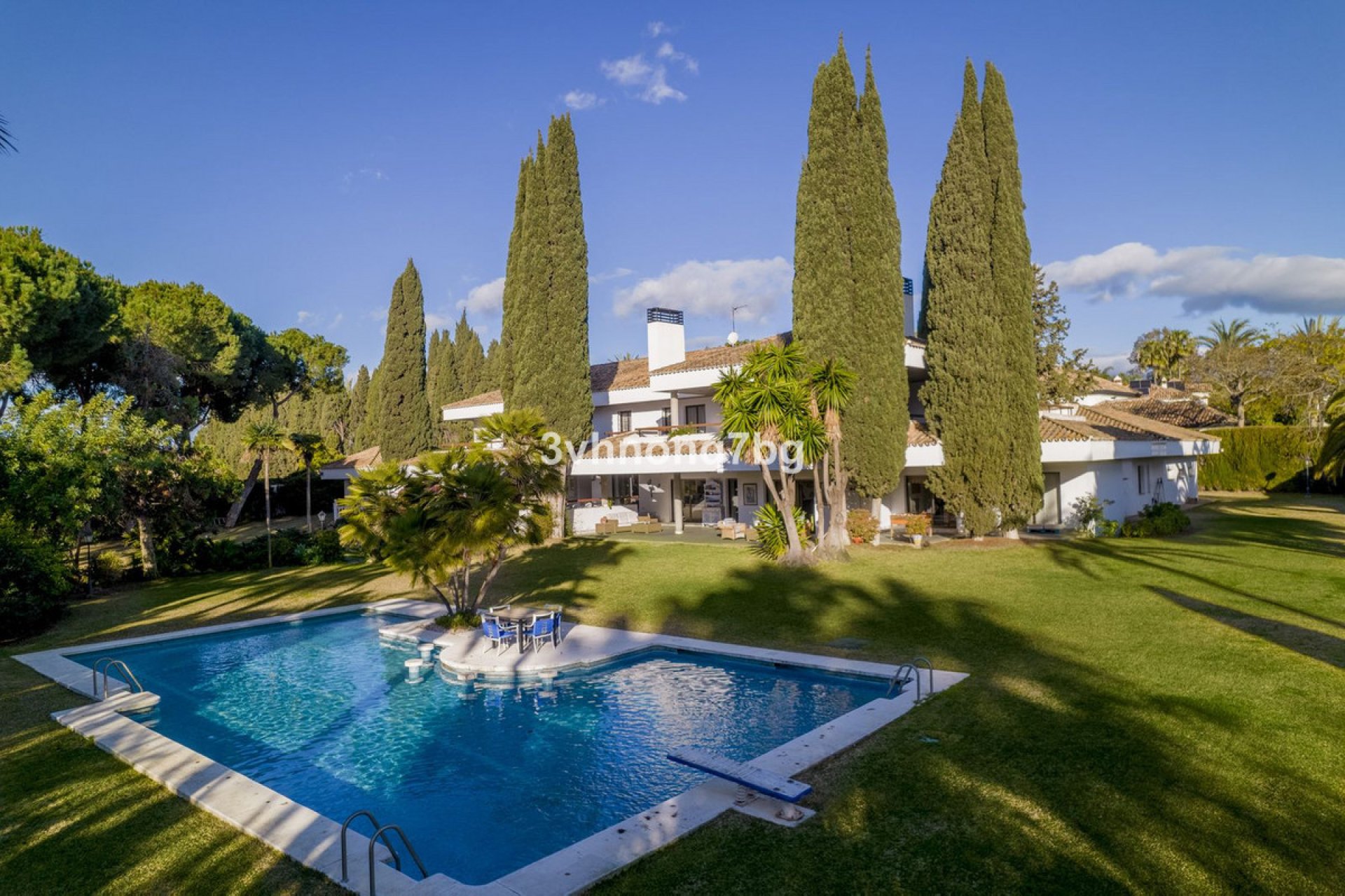 Resale - House - Detached Villa - Marbella - Guadalmina Baja