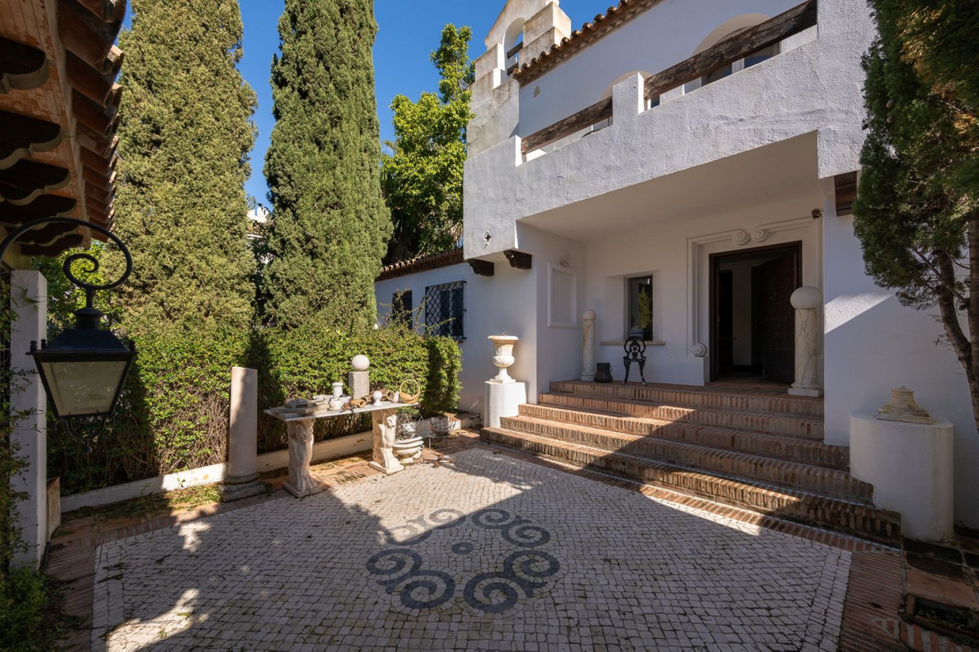 Resale - House - Detached Villa - Marbella - Guadalmina Baja