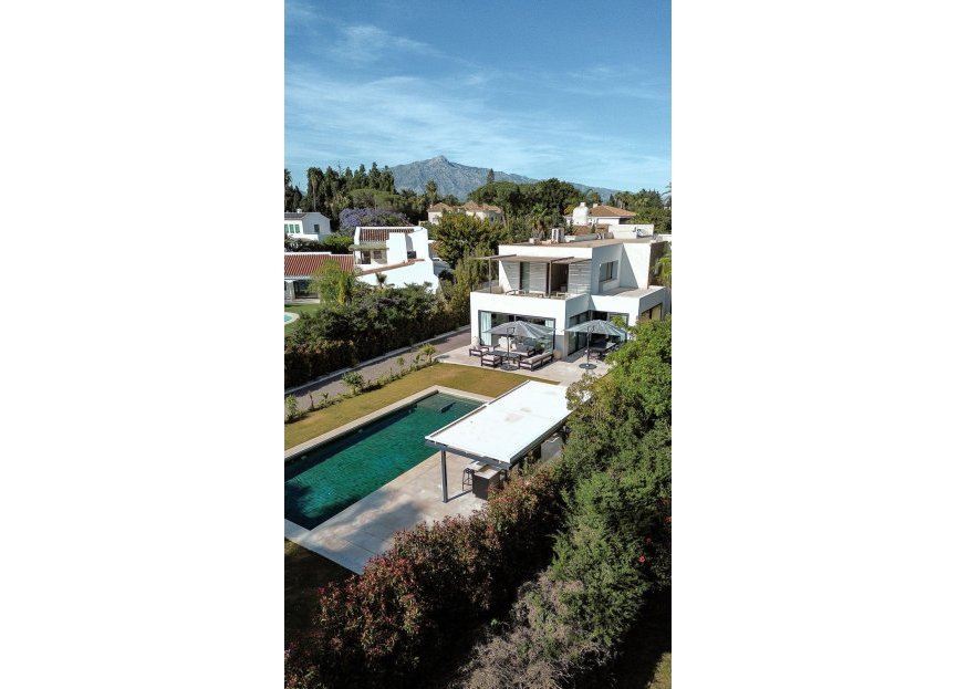 Resale - House - Detached Villa - Marbella - Guadalmina Baja