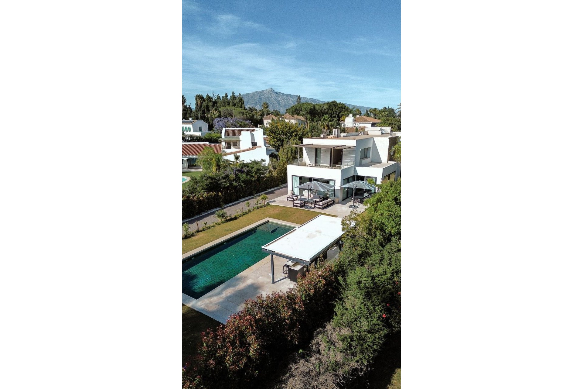 Resale - House - Detached Villa - Marbella - Guadalmina Baja