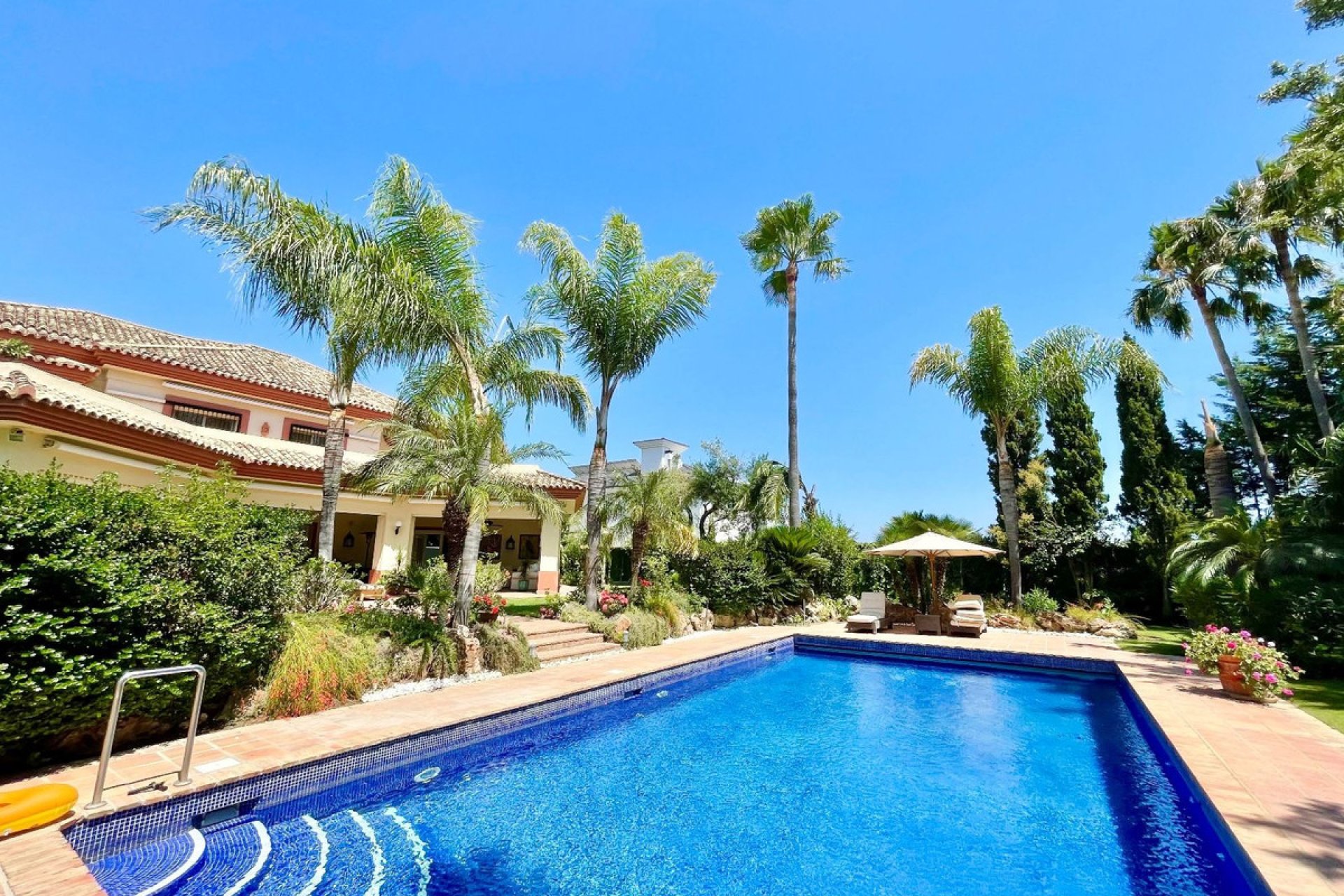 Resale - House - Detached Villa - Marbella - Guadalmina Baja