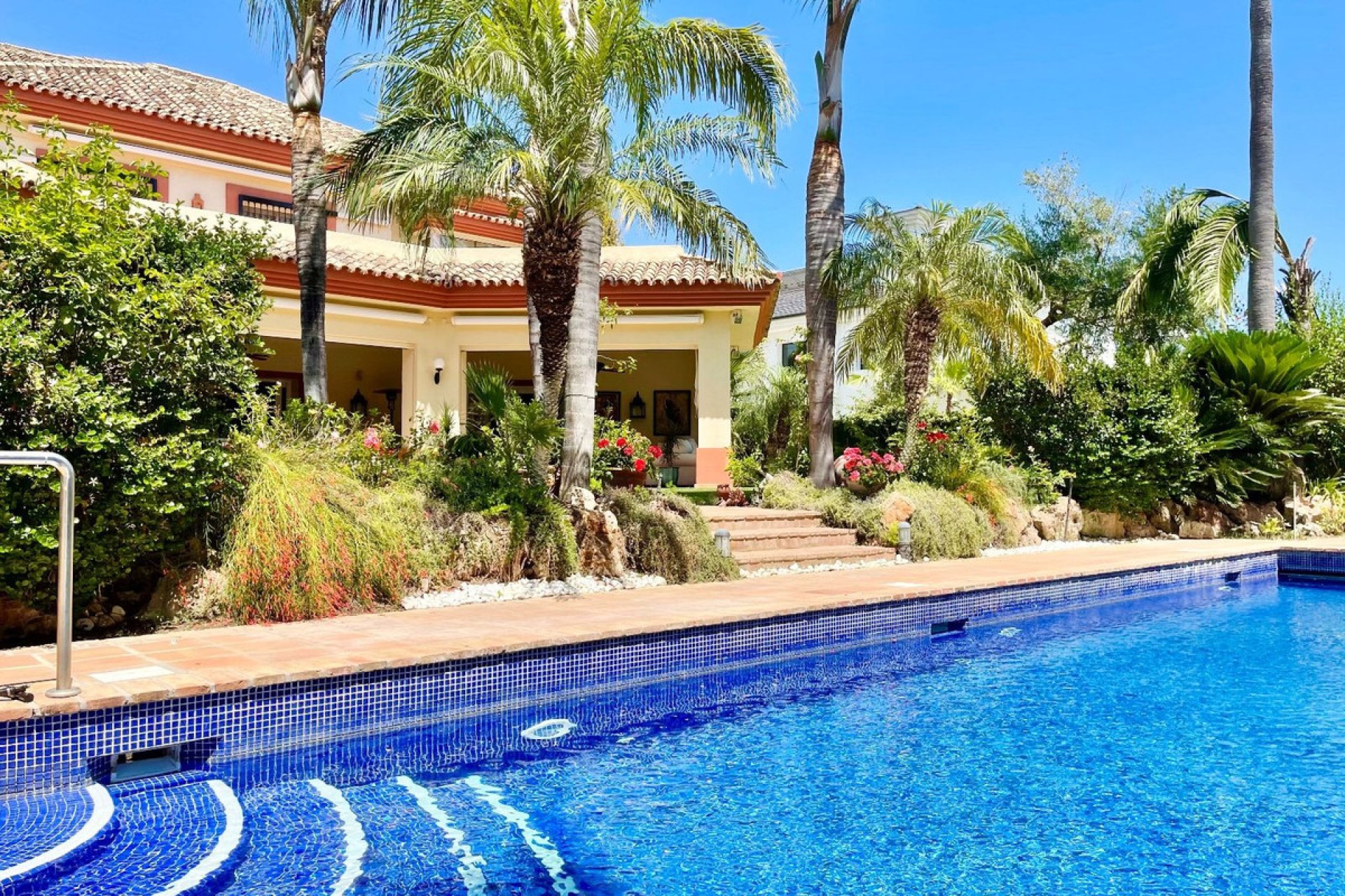 Resale - House - Detached Villa - Marbella - Guadalmina Baja