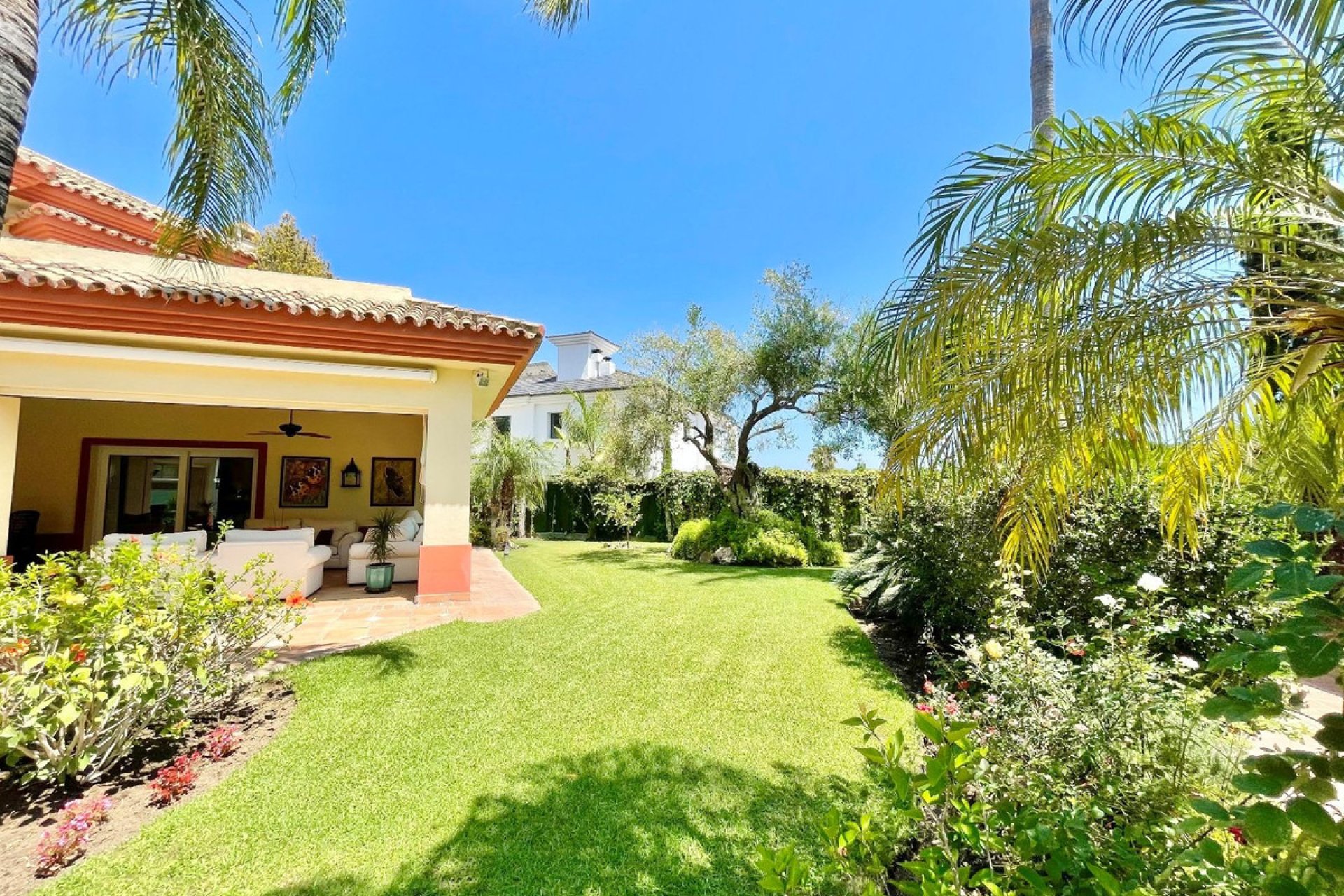 Resale - House - Detached Villa - Marbella - Guadalmina Baja